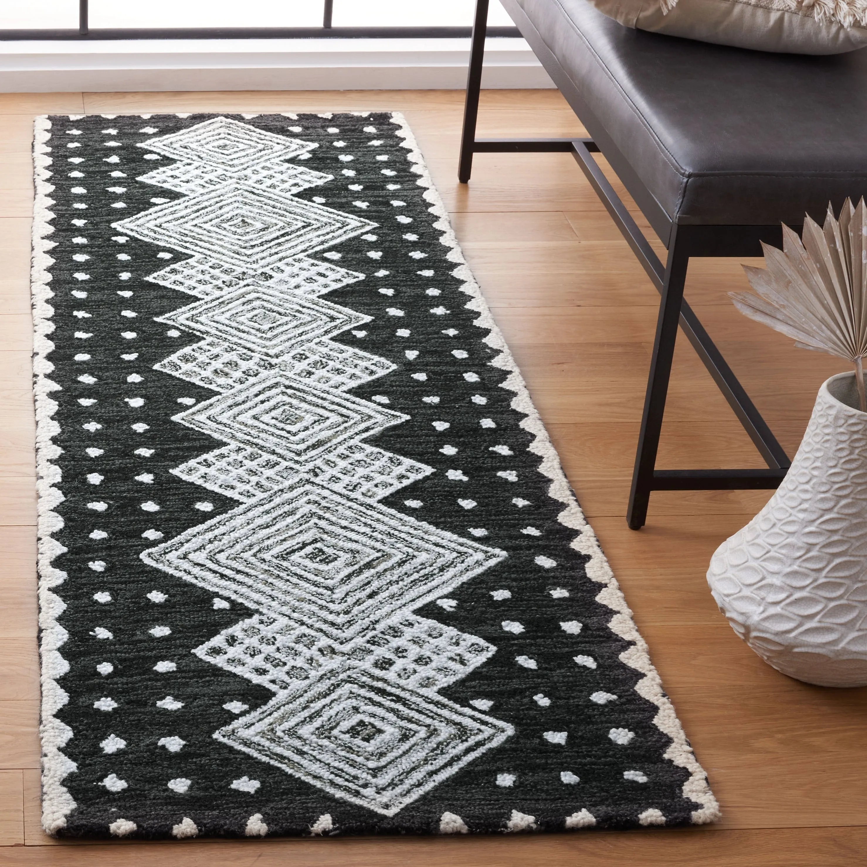 SAFAVIEH Handmade Micro-Loop Crystele Modern Wool Rug