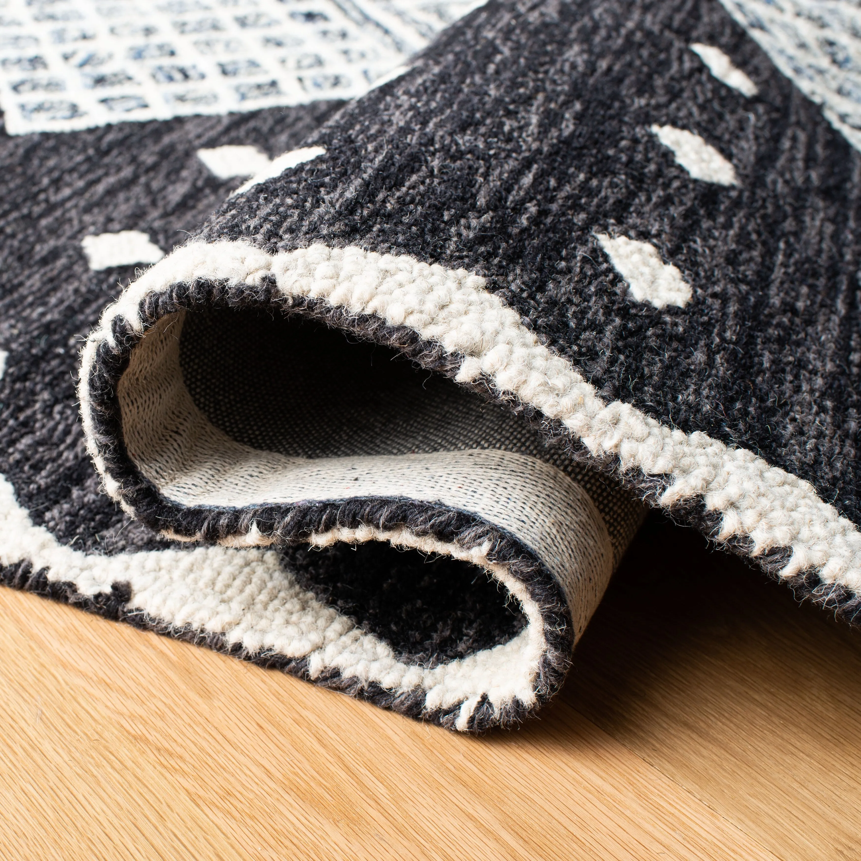 SAFAVIEH Handmade Micro-Loop Crystele Modern Wool Rug