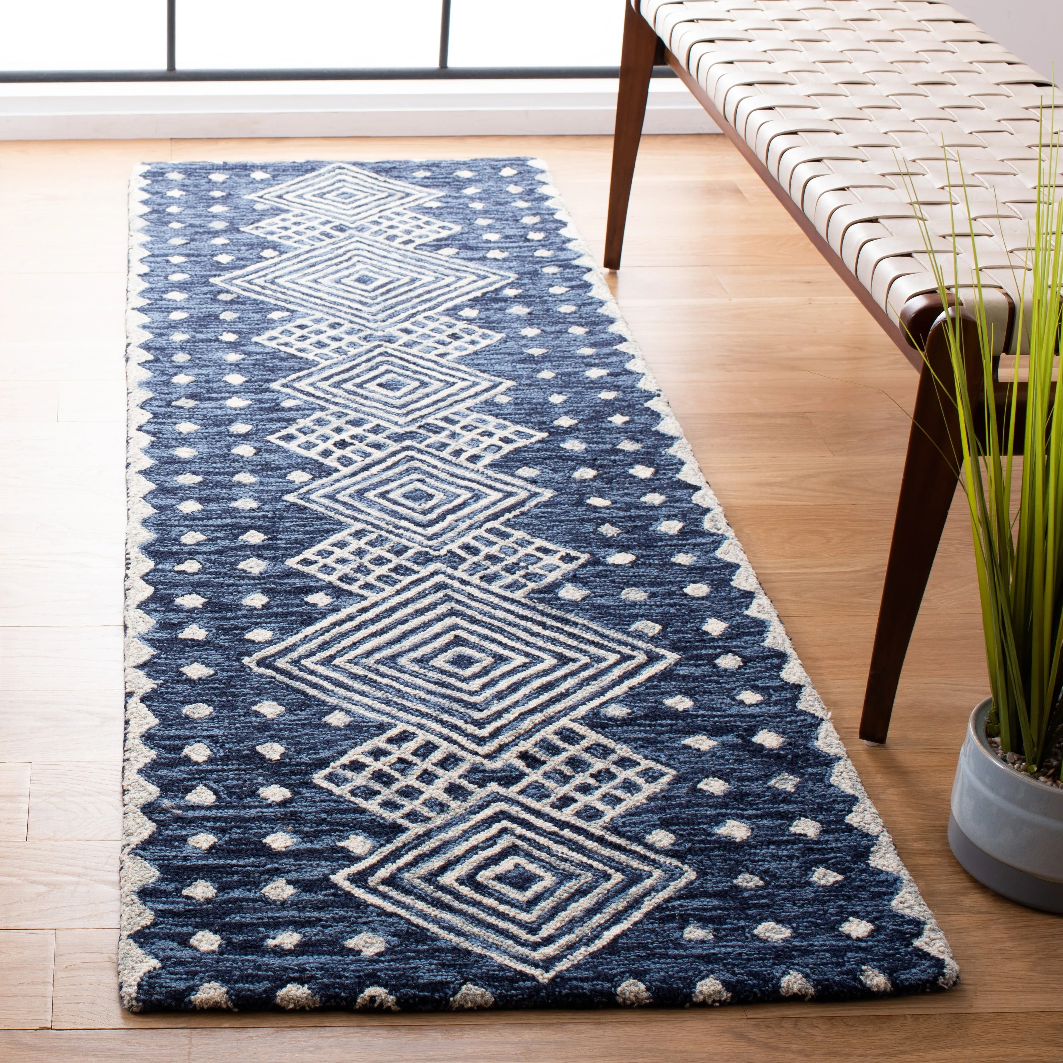 SAFAVIEH Handmade Micro-Loop Crystele Modern Wool Rug