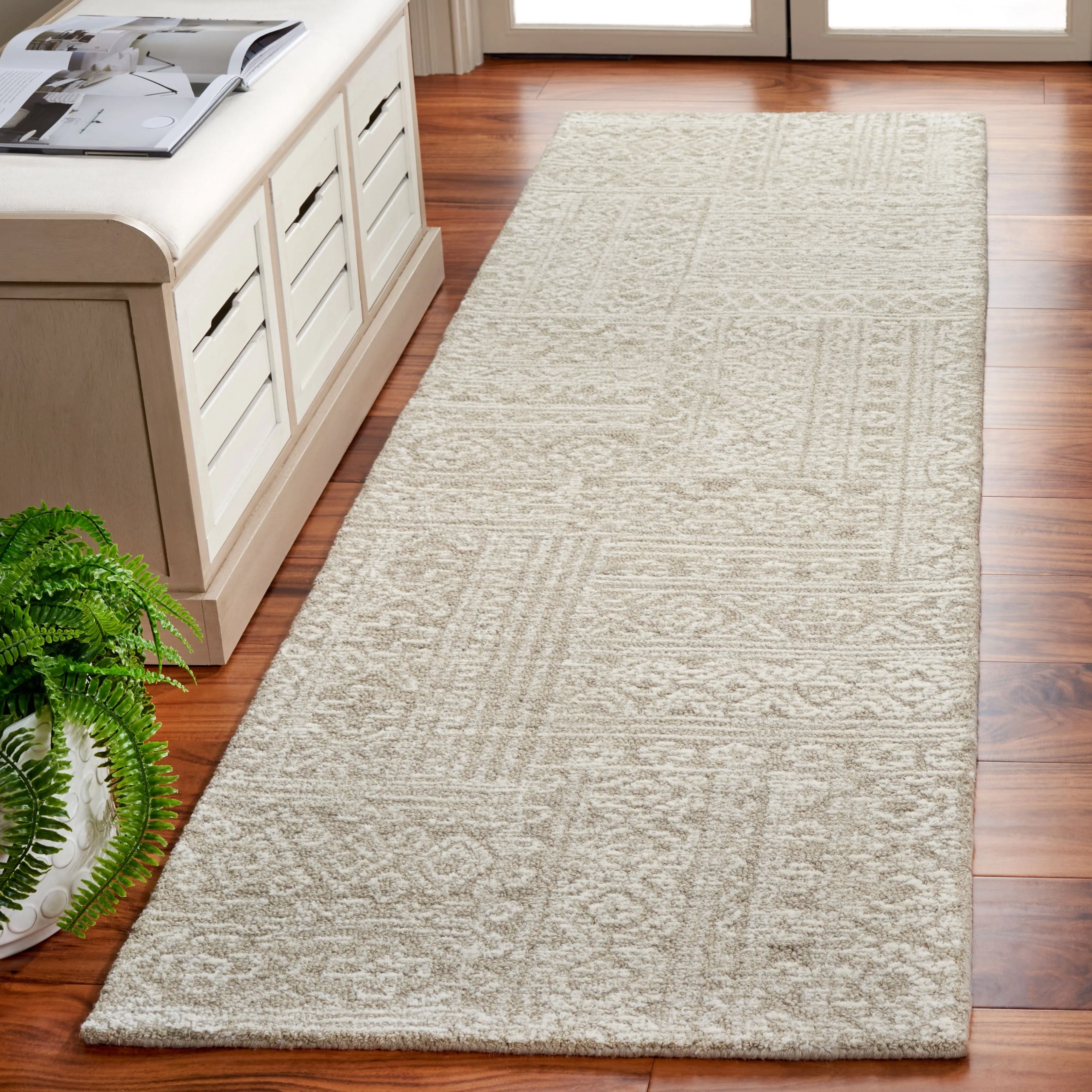 SAFAVIEH Handmade Micro-Loop Dortje Wool Rug