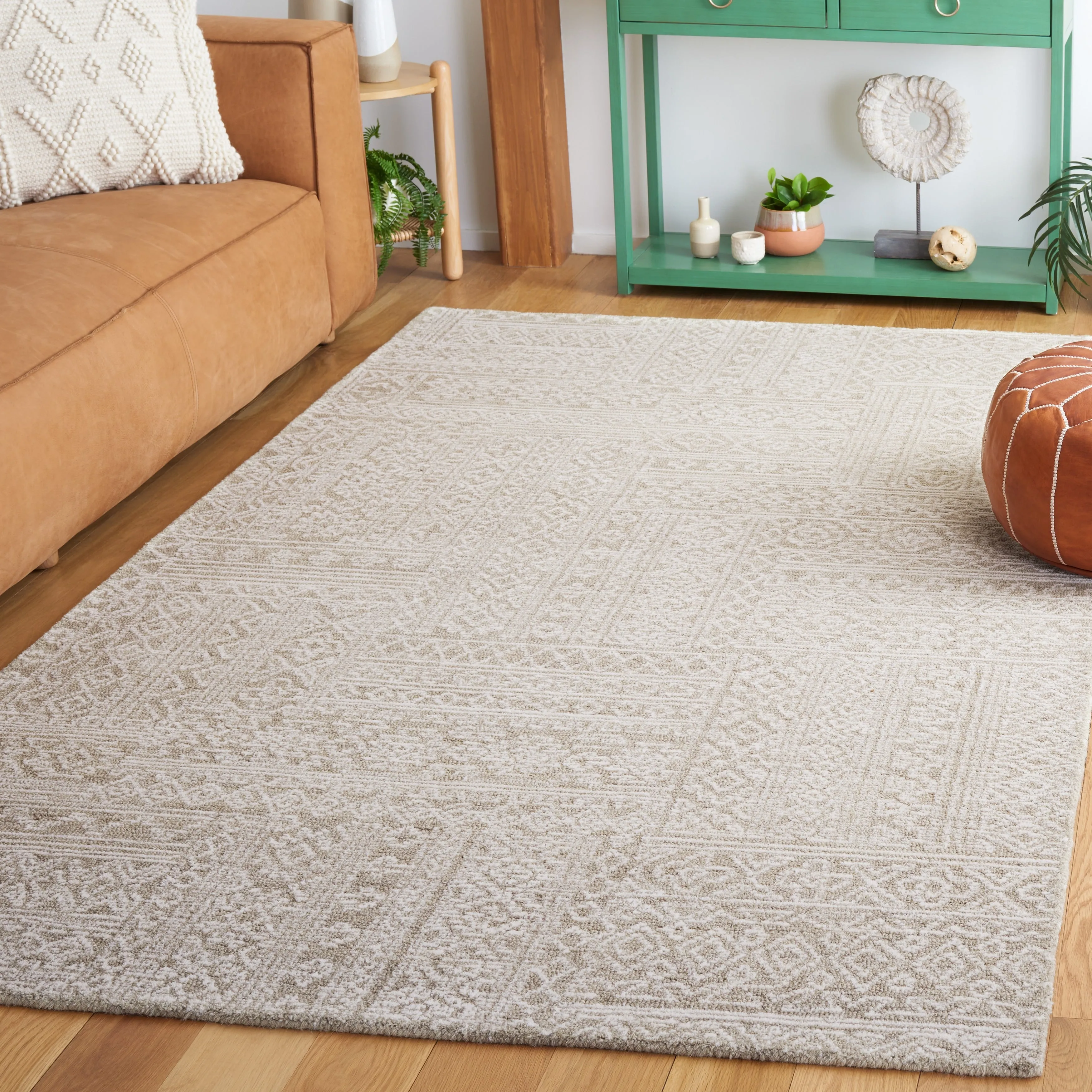 SAFAVIEH Handmade Micro-Loop Dortje Wool Rug