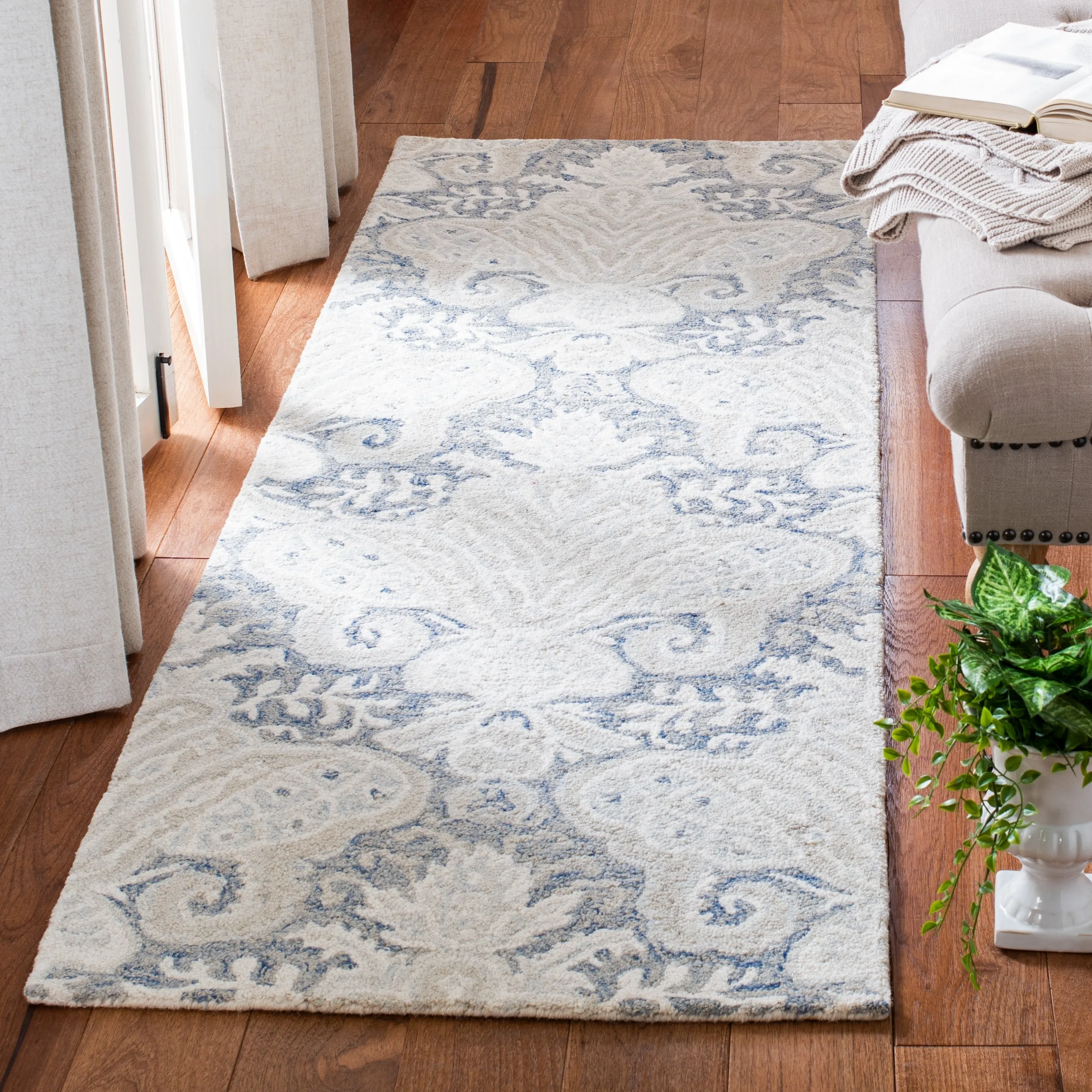 SAFAVIEH Handmade Micro-Loop Kolfinna Modern Wool Rug