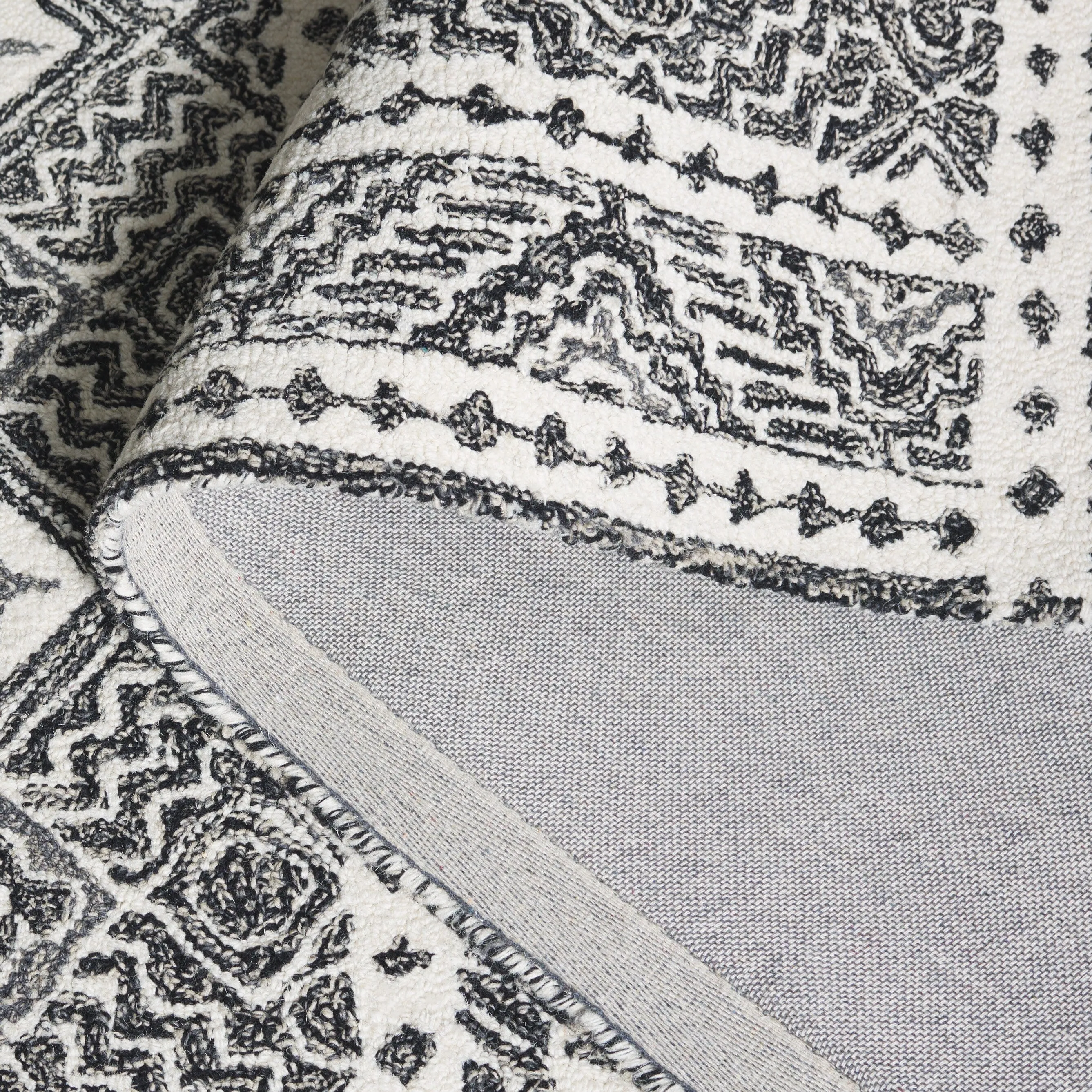 SAFAVIEH Handmade Micro-Loop Lutetia Wool Rug