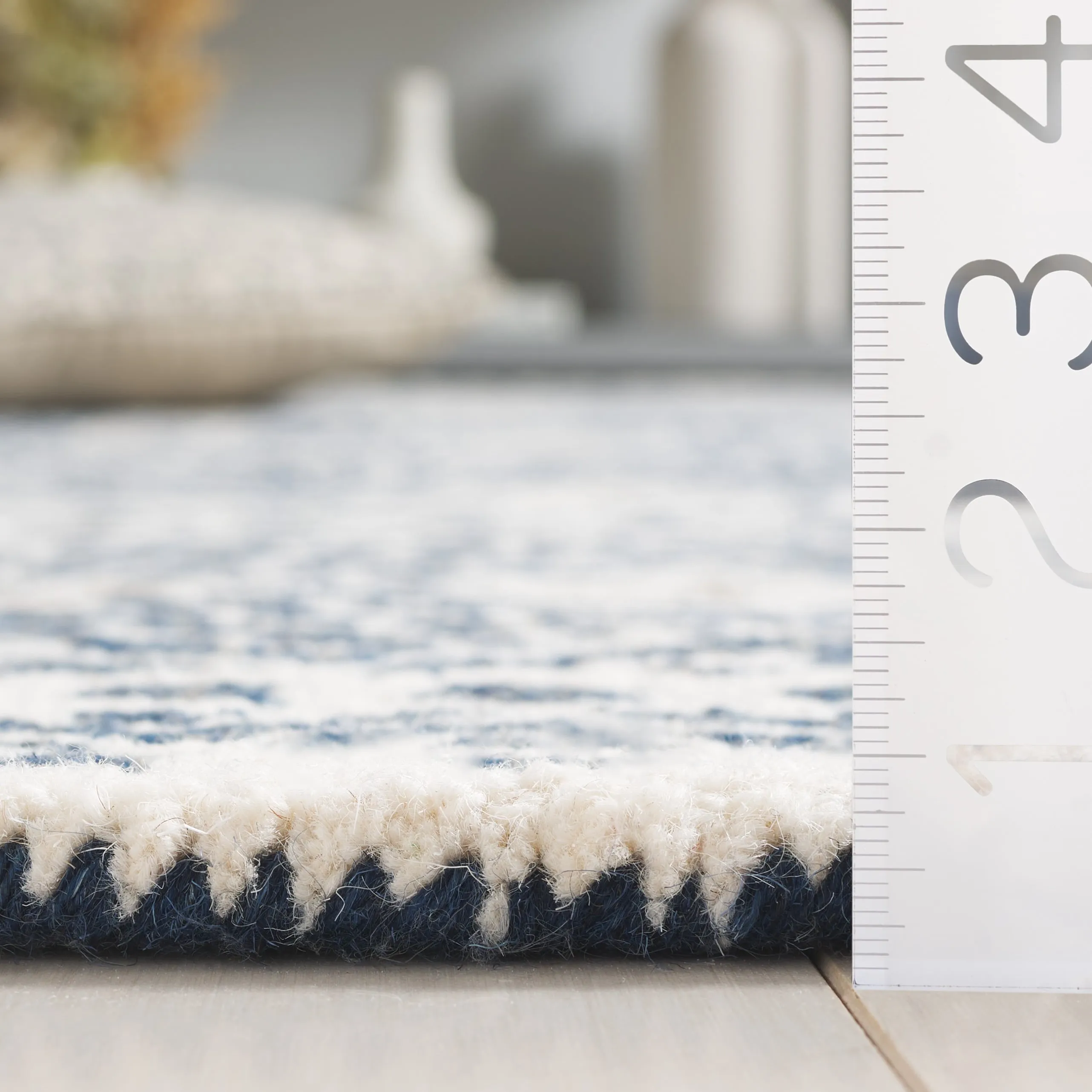 SAFAVIEH Handmade Micro-Loop Lutetia Wool Rug