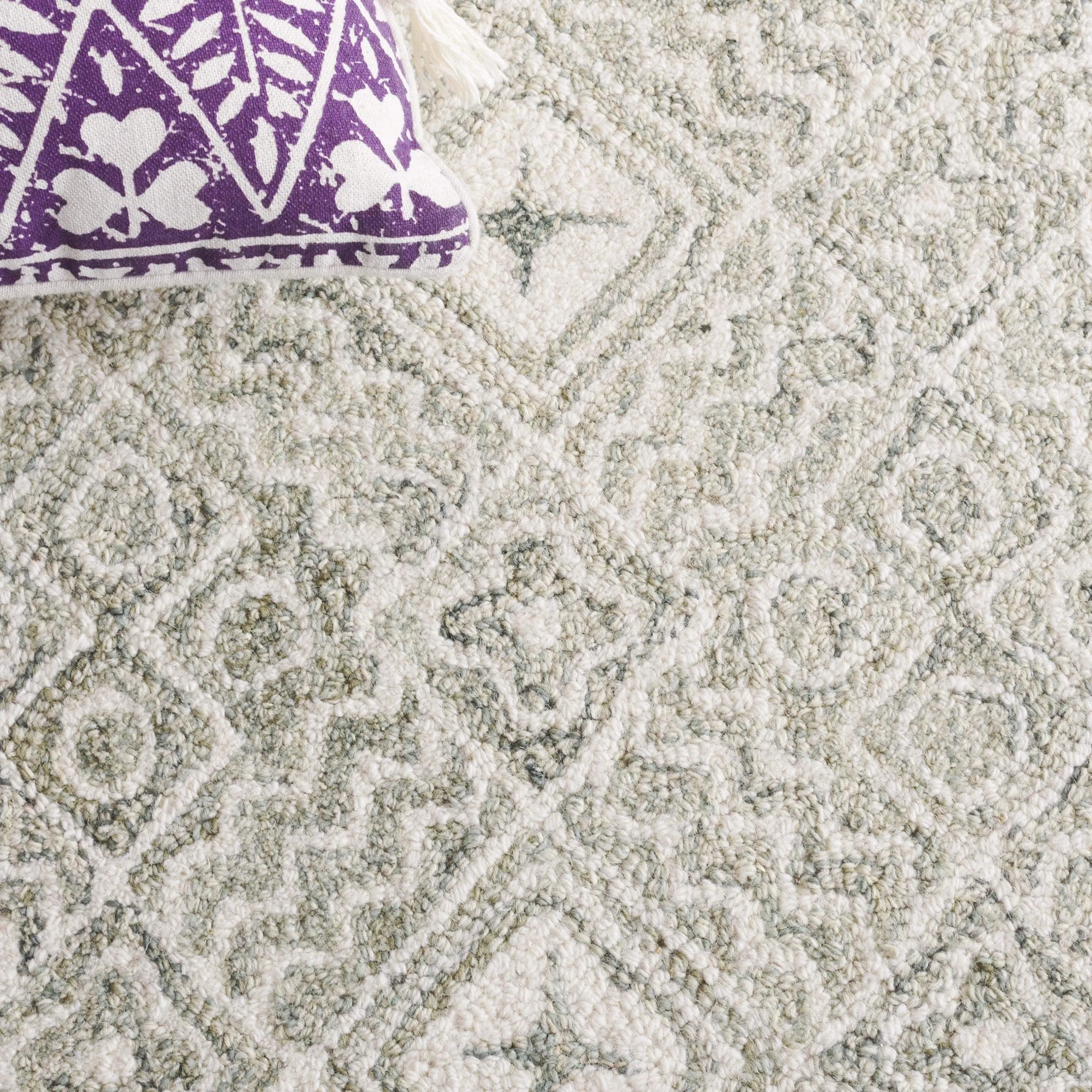 SAFAVIEH Handmade Micro-Loop Lutetia Wool Rug