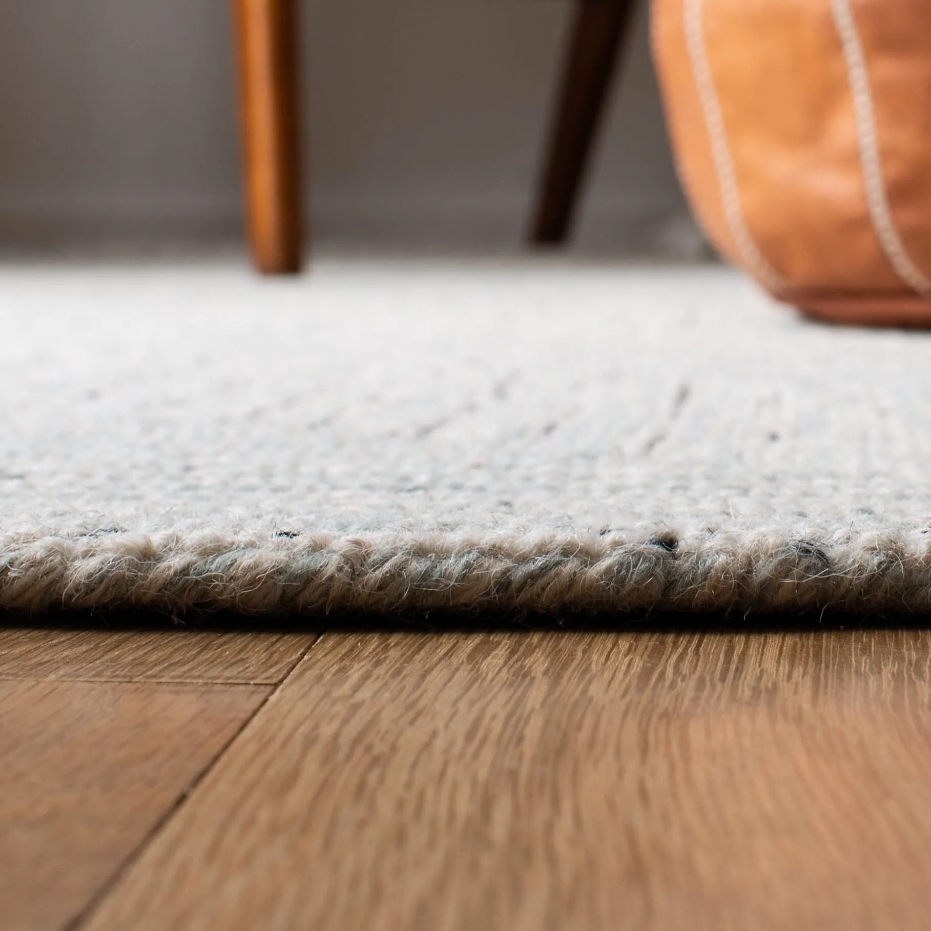 SAFAVIEH Handmade Micro-Loop Nausica Modern Wool Rug