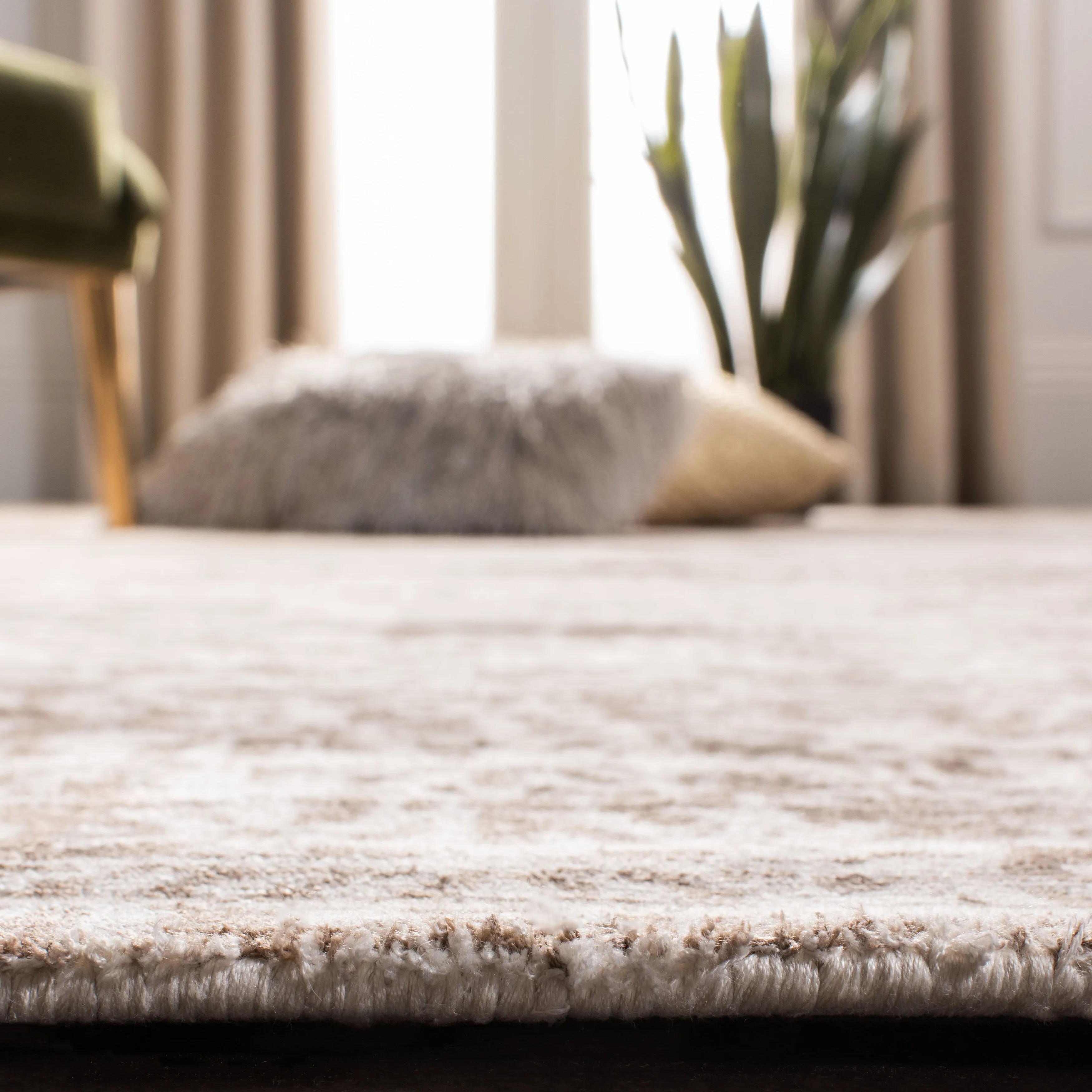 SAFAVIEH Handmade Mirage Pascasia Modern Abstract Viscose Rug
