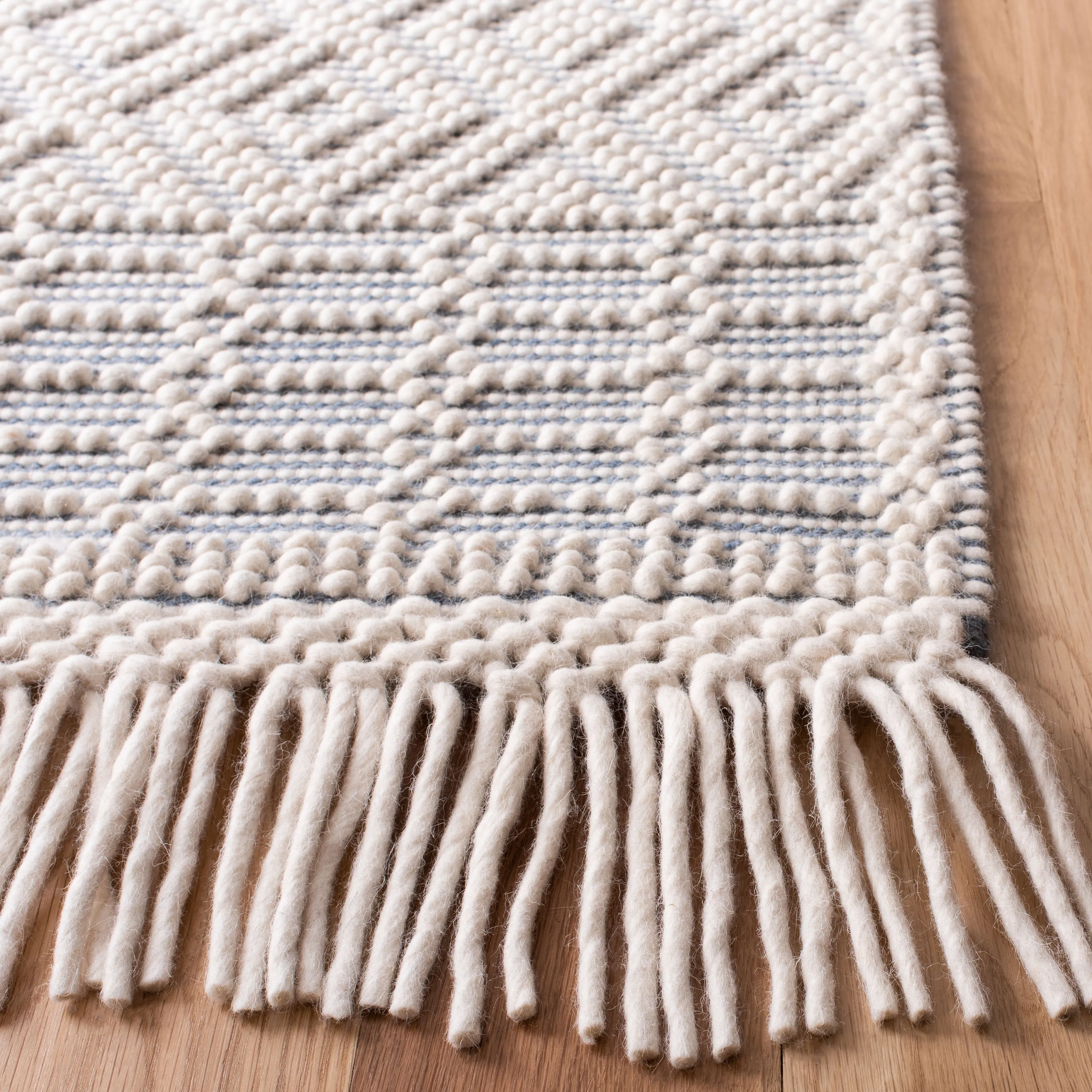 SAFAVIEH Handmade Natura Estel Wool Fringe Rug