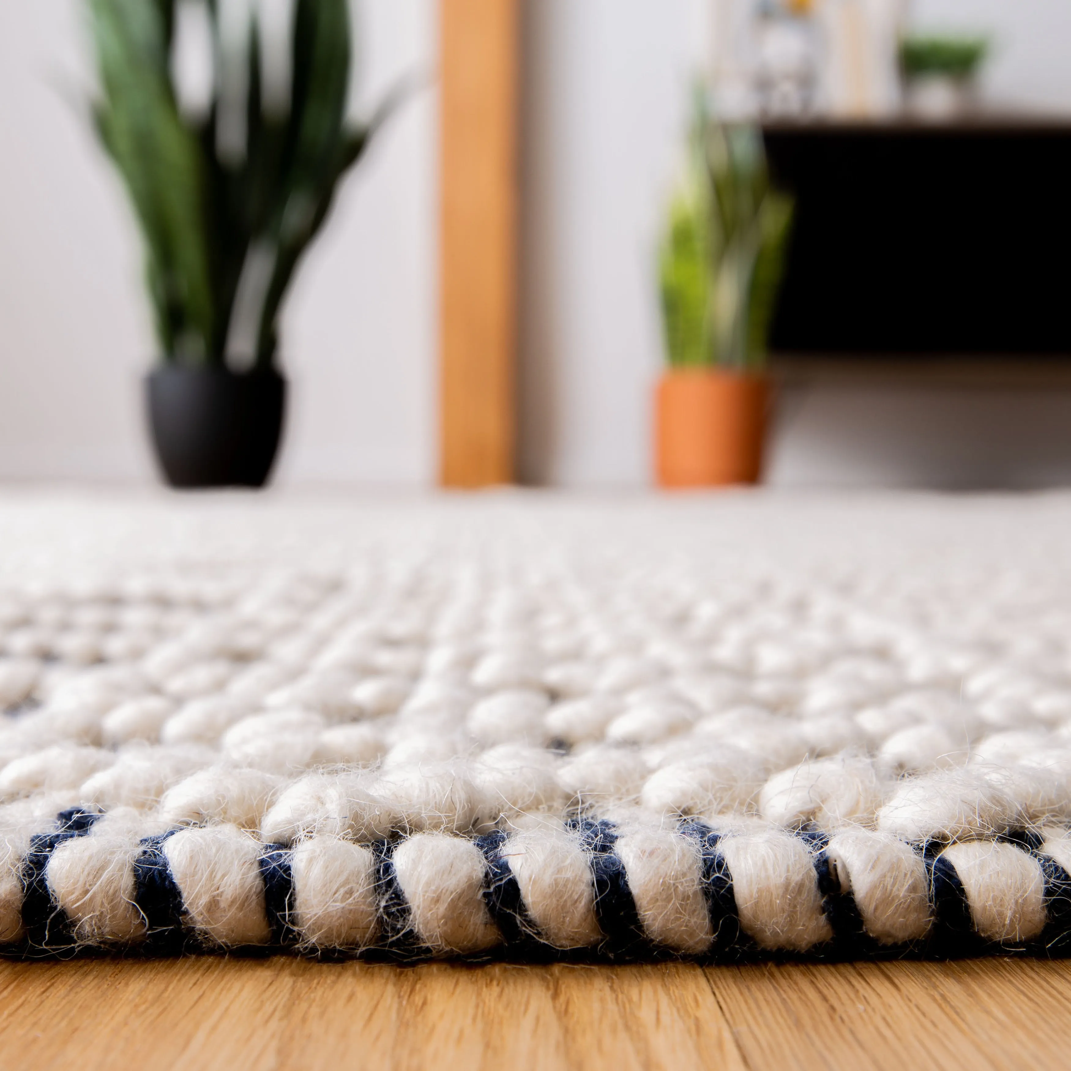 SAFAVIEH Handmade Natura Estel Wool Fringe Rug