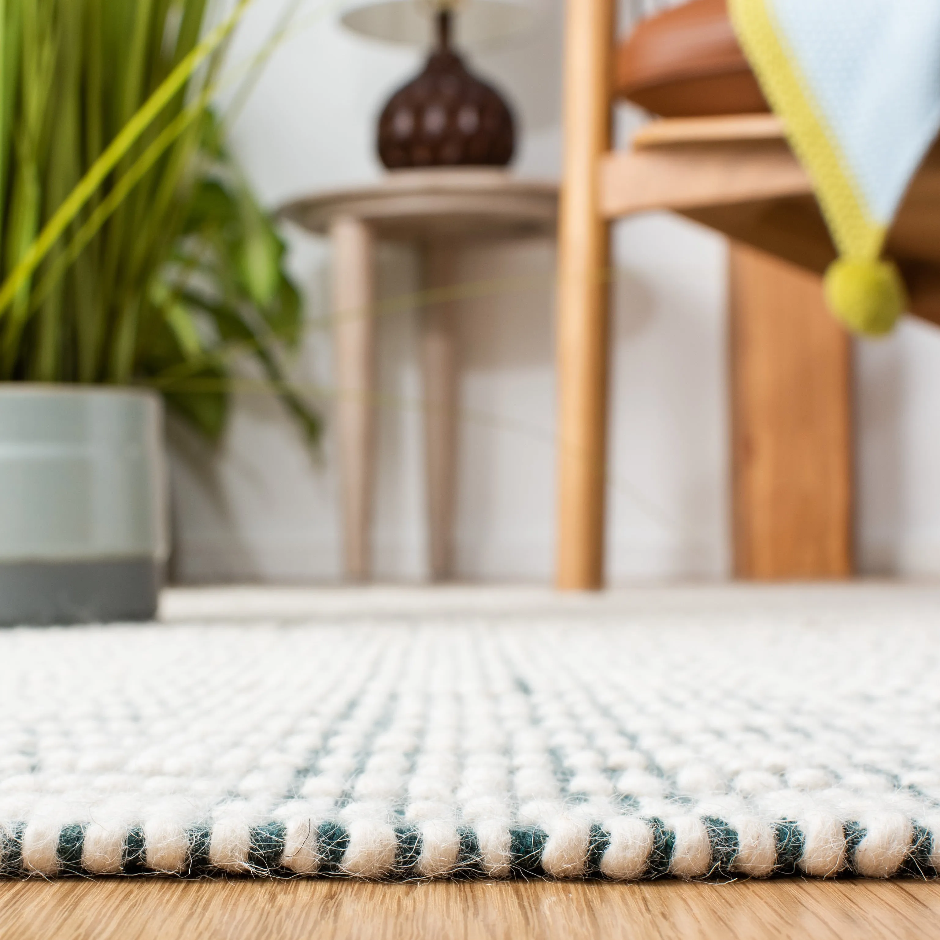 SAFAVIEH Handmade Natura Estel Wool Fringe Rug