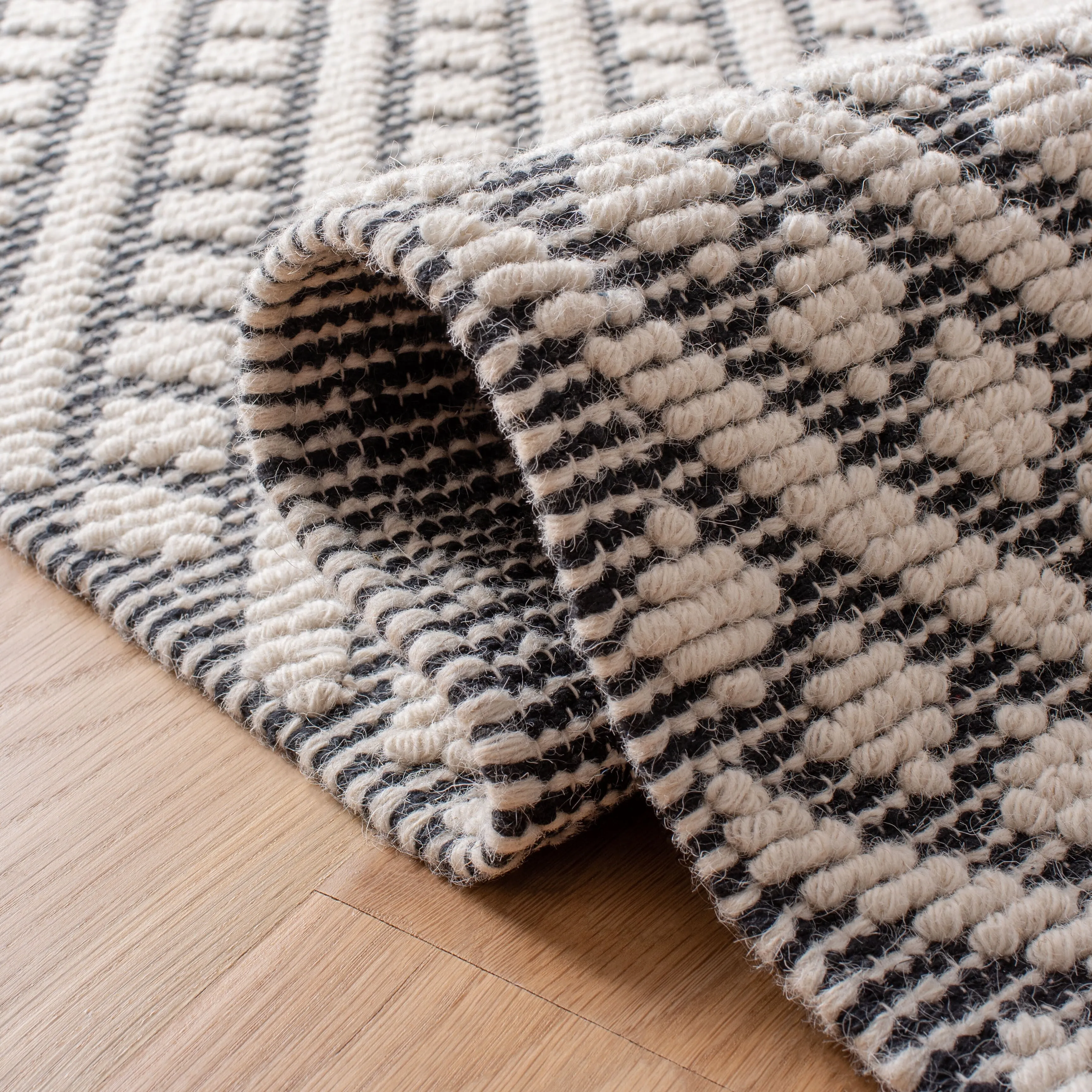 SAFAVIEH Handmade Natura Mahsa Southwestern Wool Rug