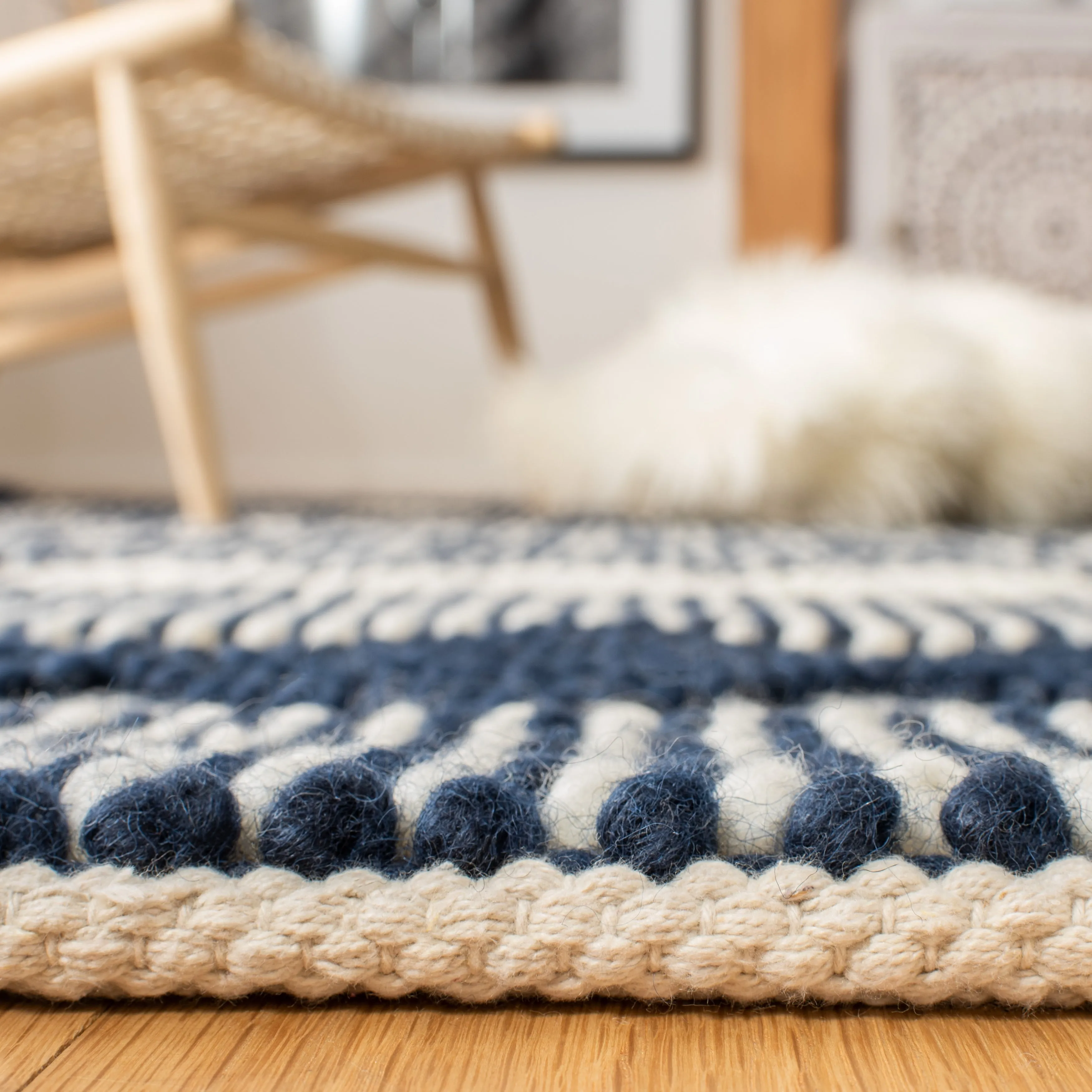 SAFAVIEH. Handmade Natura Paladia Wool Rug