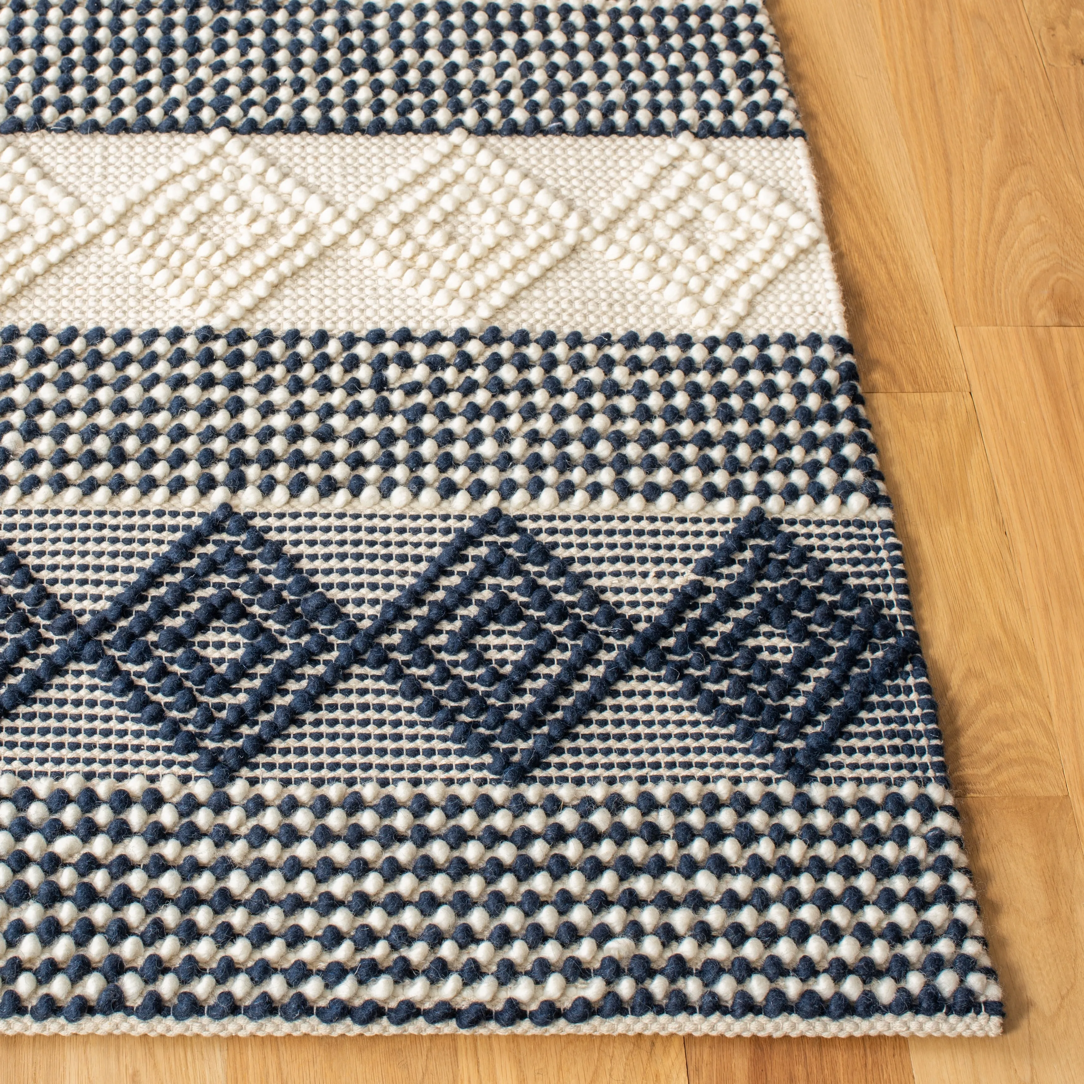 SAFAVIEH. Handmade Natura Paladia Wool Rug