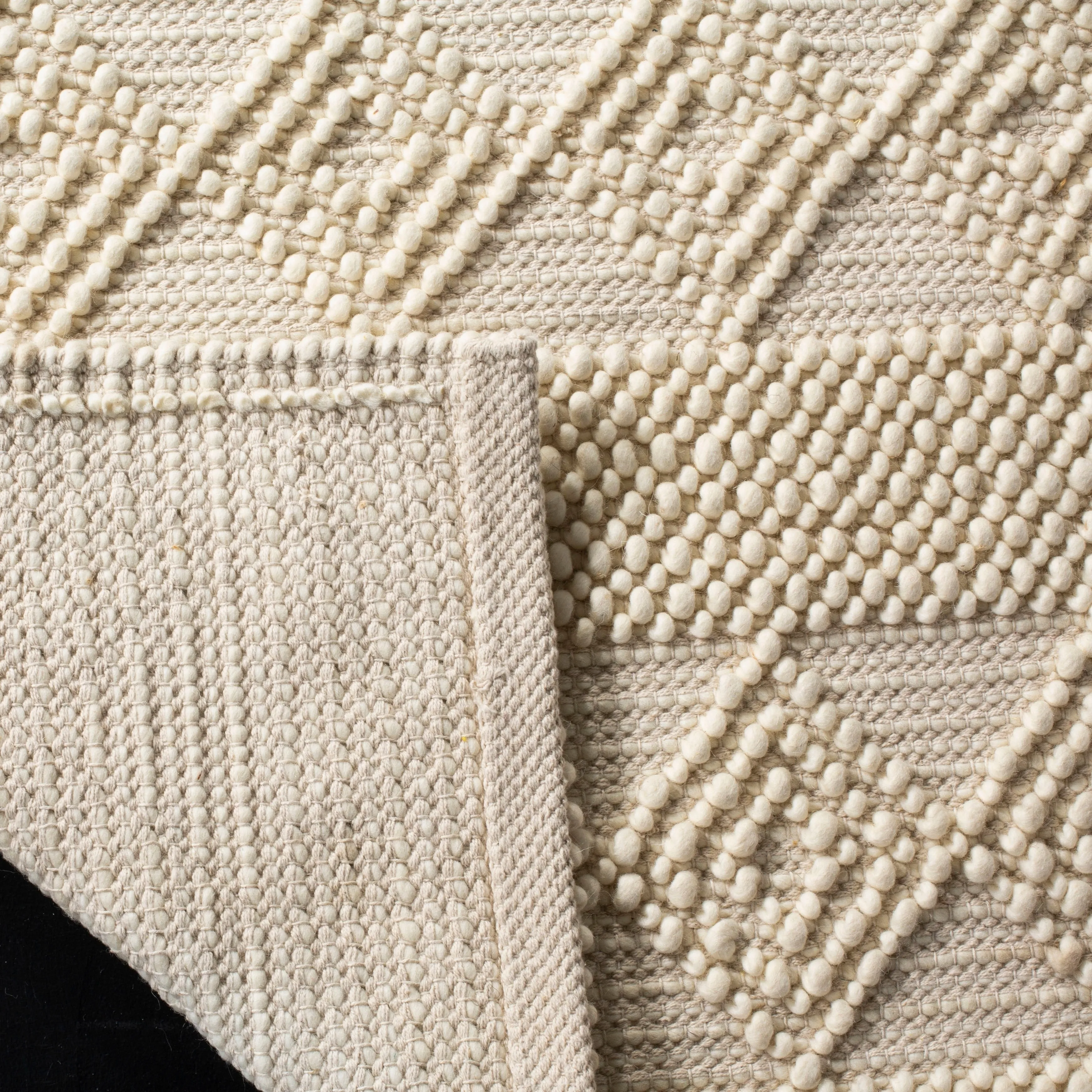 SAFAVIEH. Handmade Natura Paladia Wool Rug