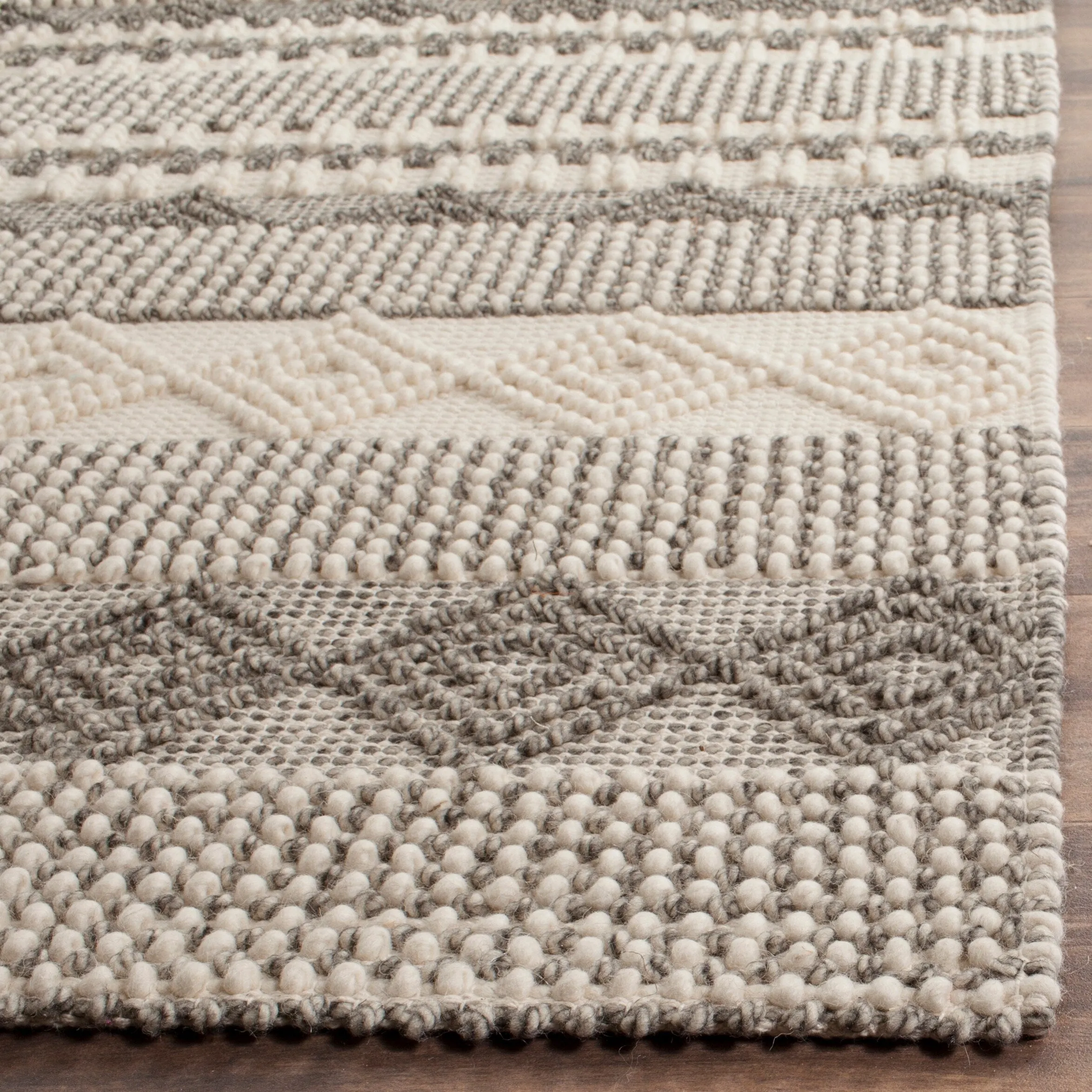 SAFAVIEH. Handmade Natura Paladia Wool Rug