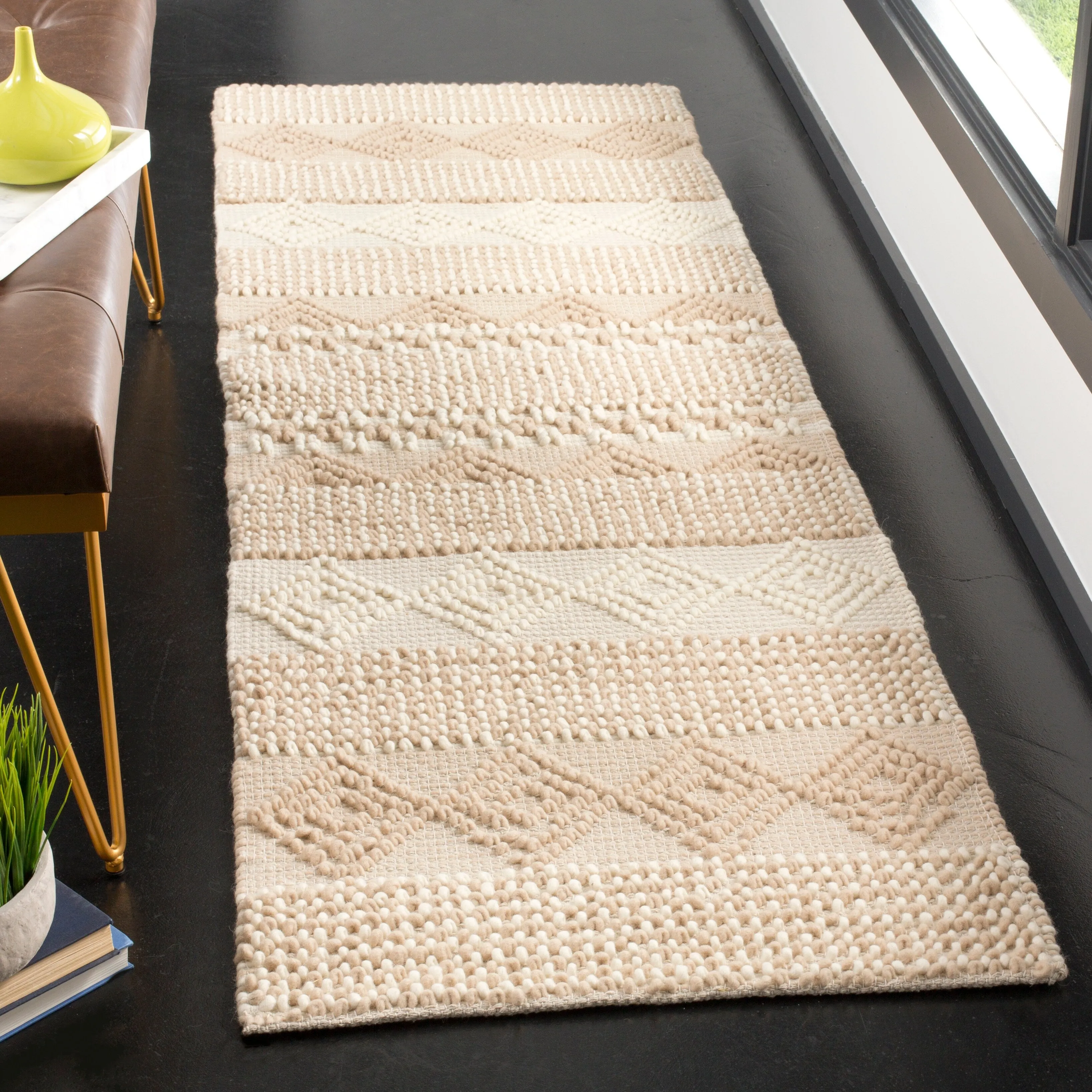SAFAVIEH. Handmade Natura Paladia Wool Rug