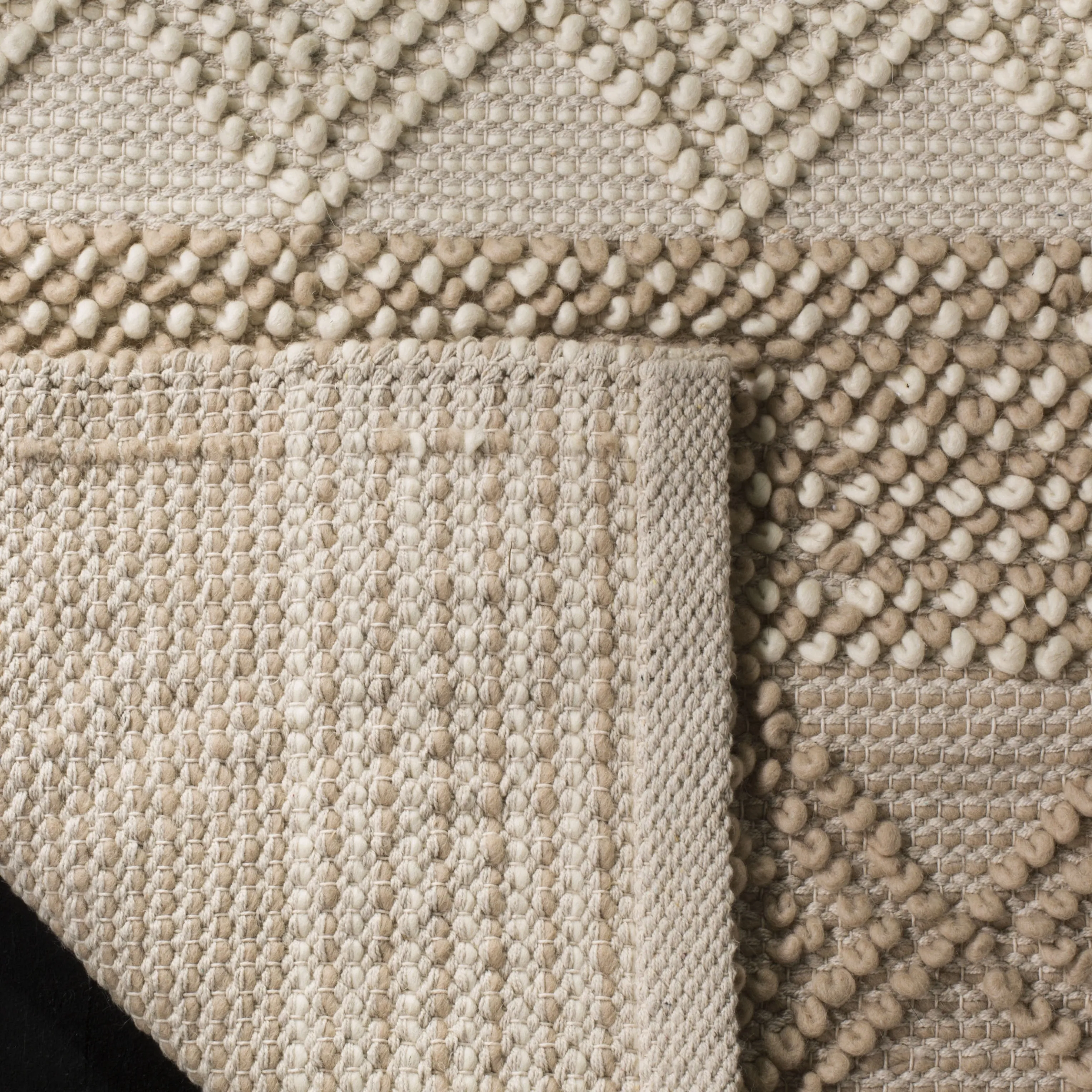 SAFAVIEH. Handmade Natura Paladia Wool Rug