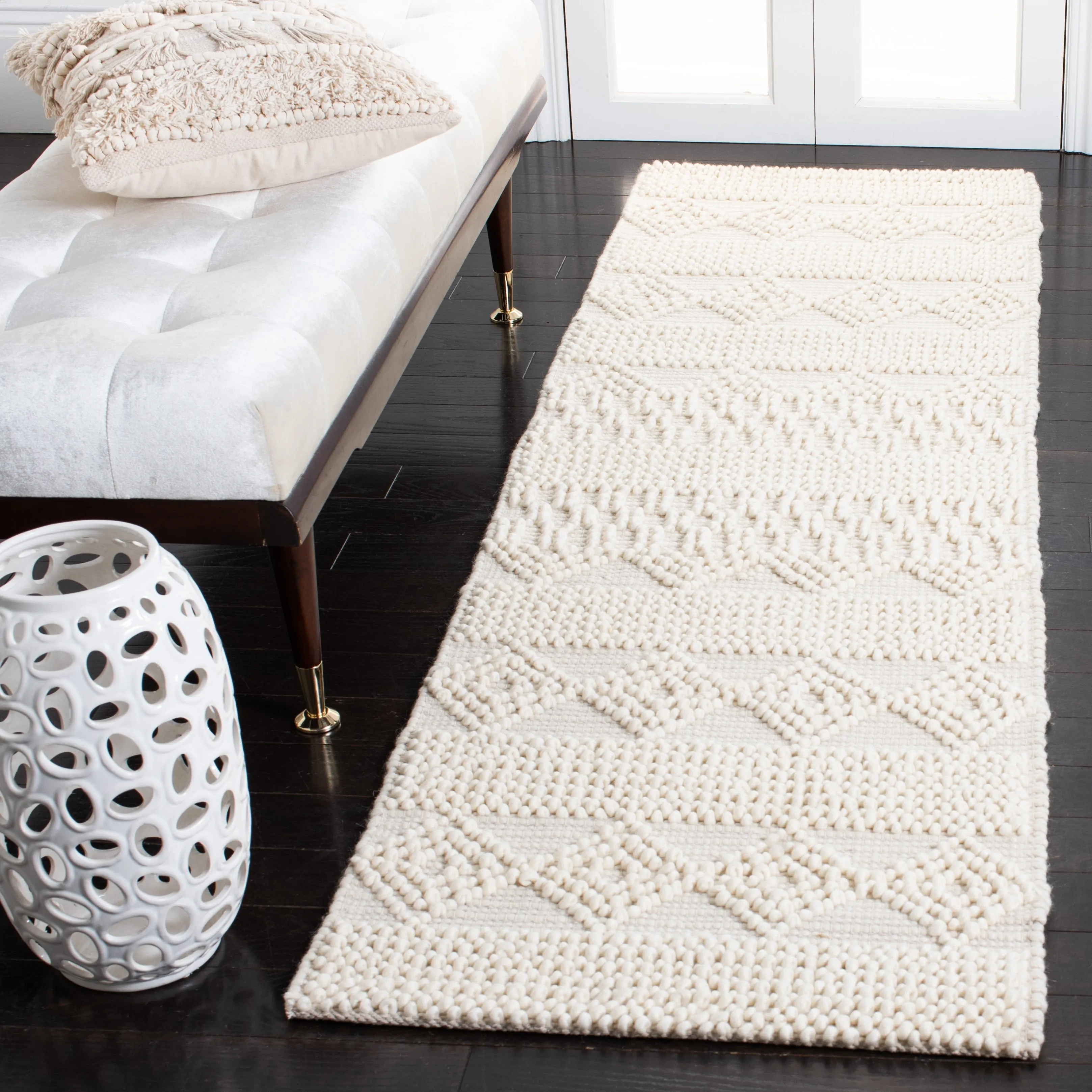SAFAVIEH. Handmade Natura Paladia Wool Rug
