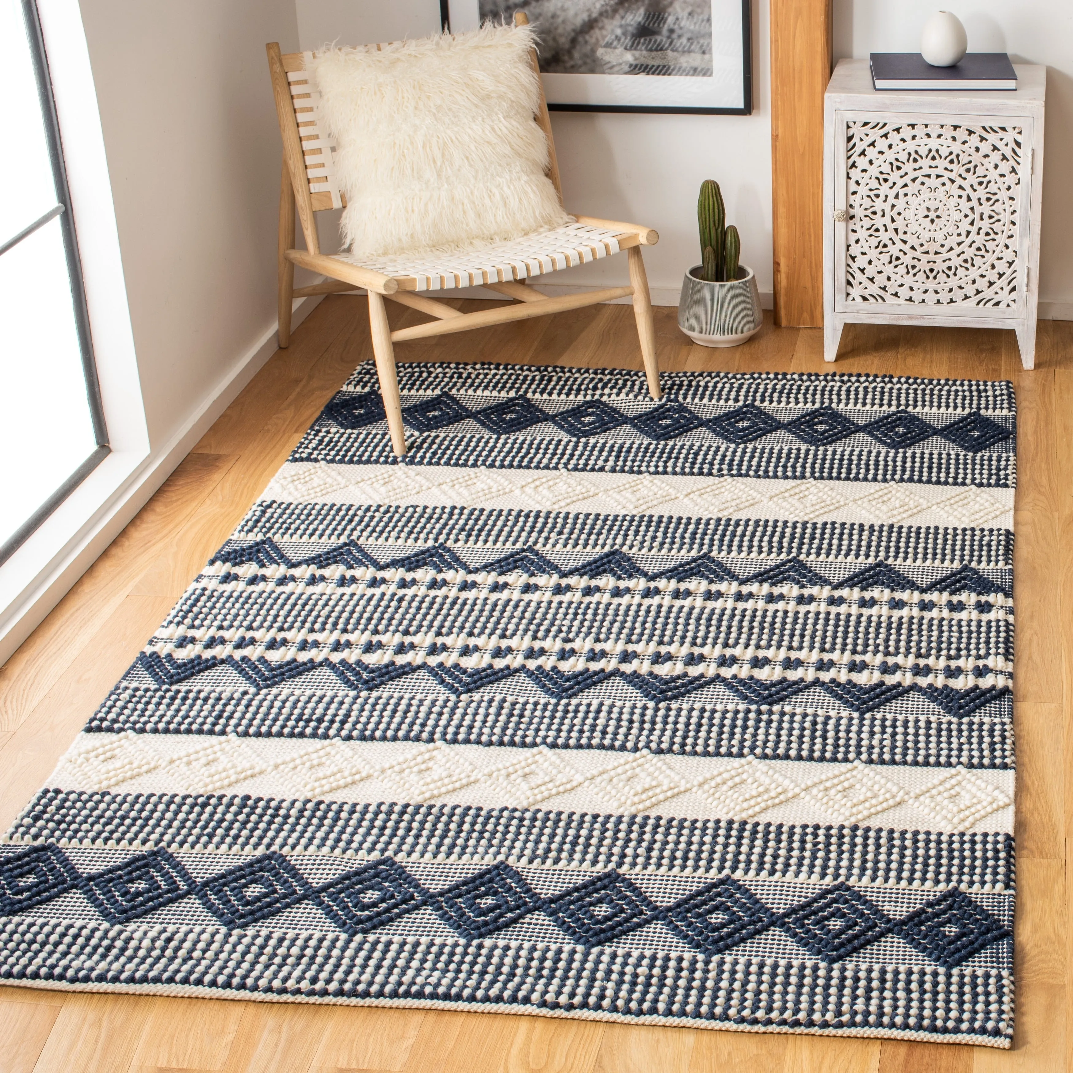 SAFAVIEH. Handmade Natura Paladia Wool Rug