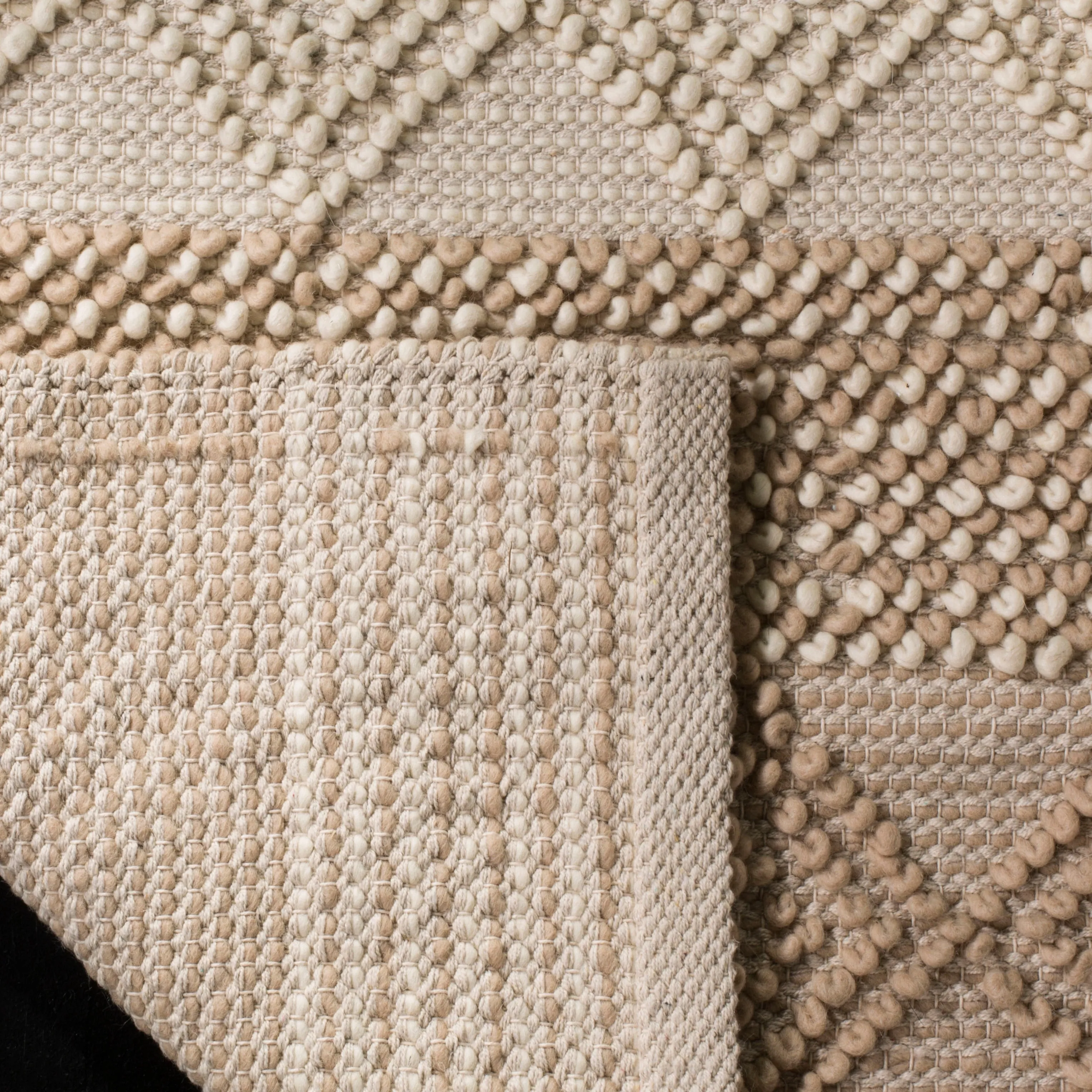 SAFAVIEH. Handmade Natura Paladia Wool Rug