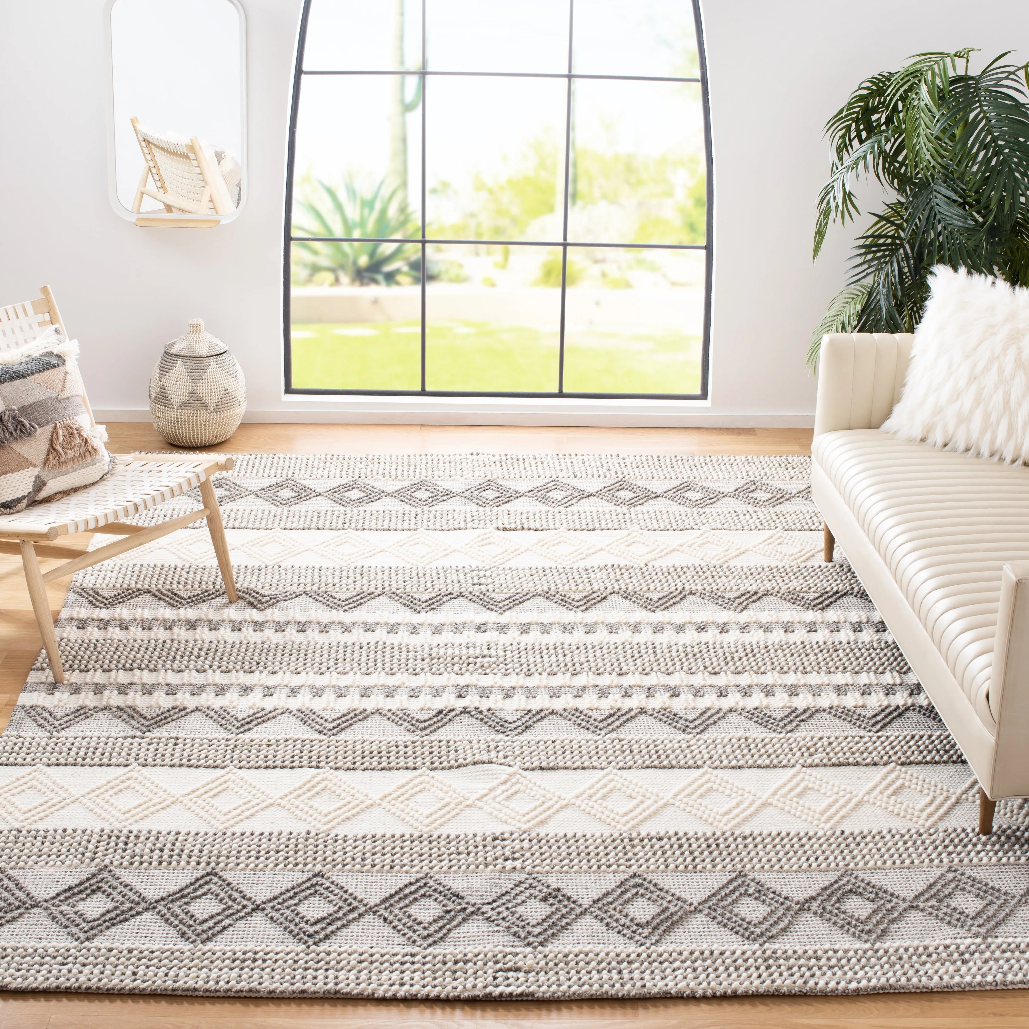 SAFAVIEH. Handmade Natura Paladia Wool Rug
