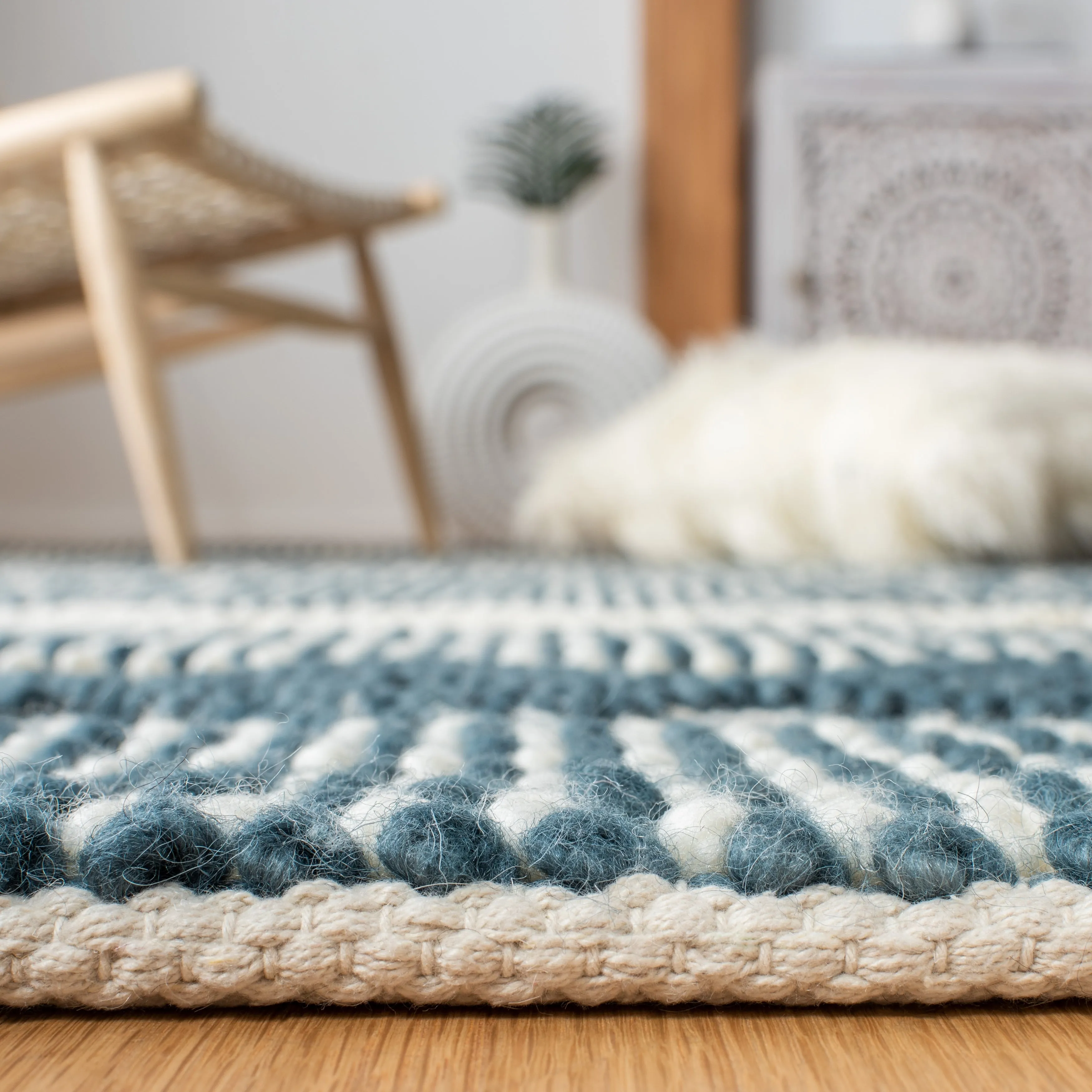 SAFAVIEH. Handmade Natura Paladia Wool Rug