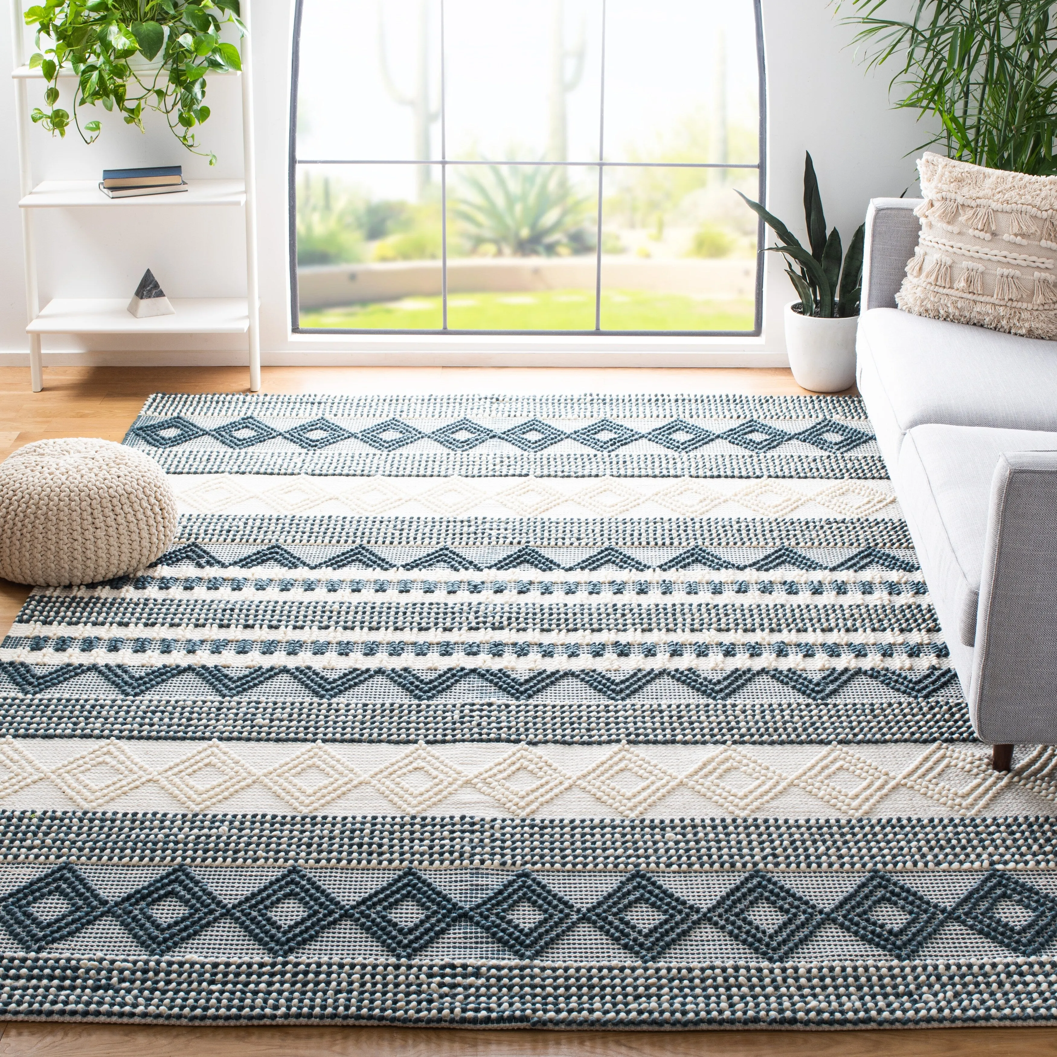 SAFAVIEH. Handmade Natura Paladia Wool Rug