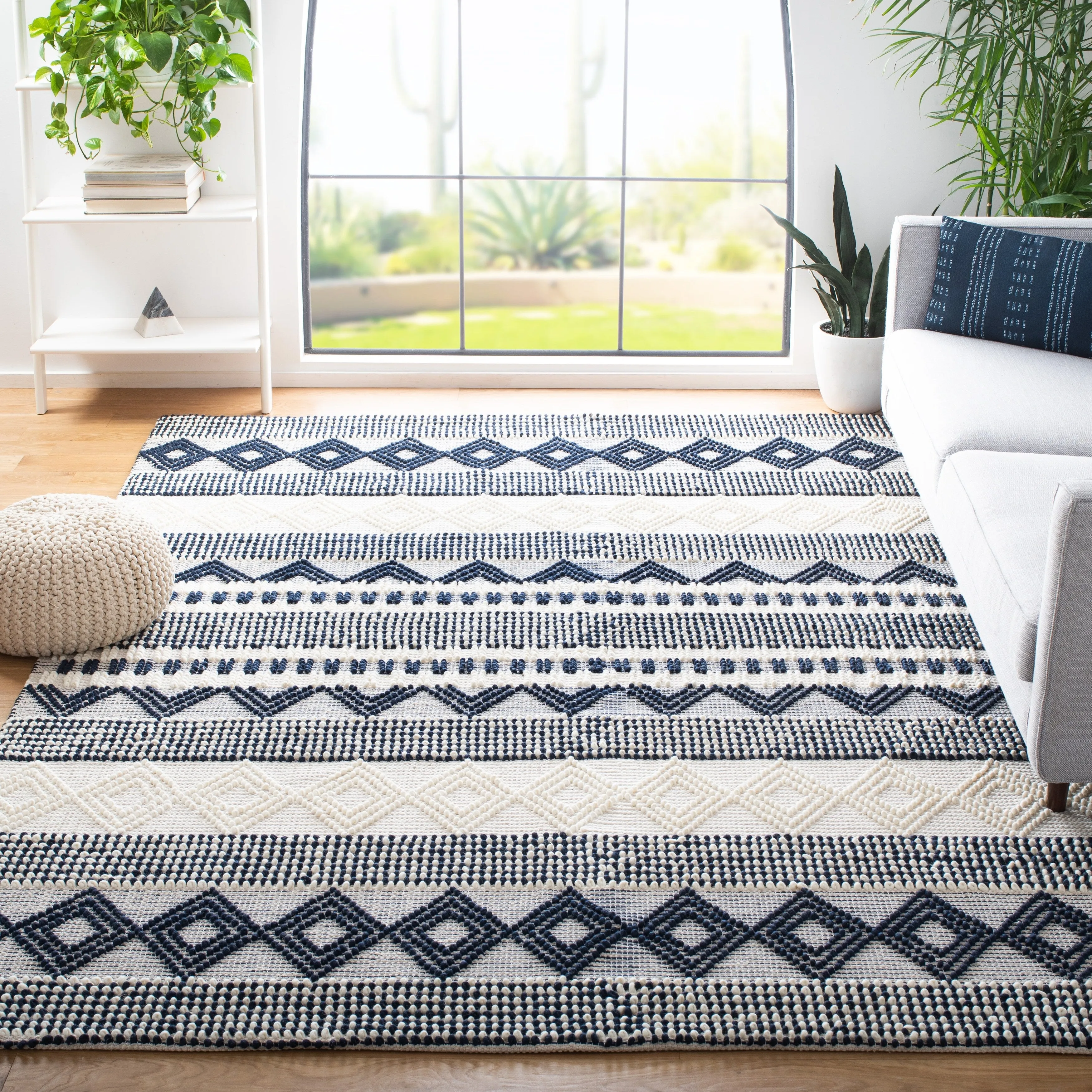 SAFAVIEH. Handmade Natura Paladia Wool Rug