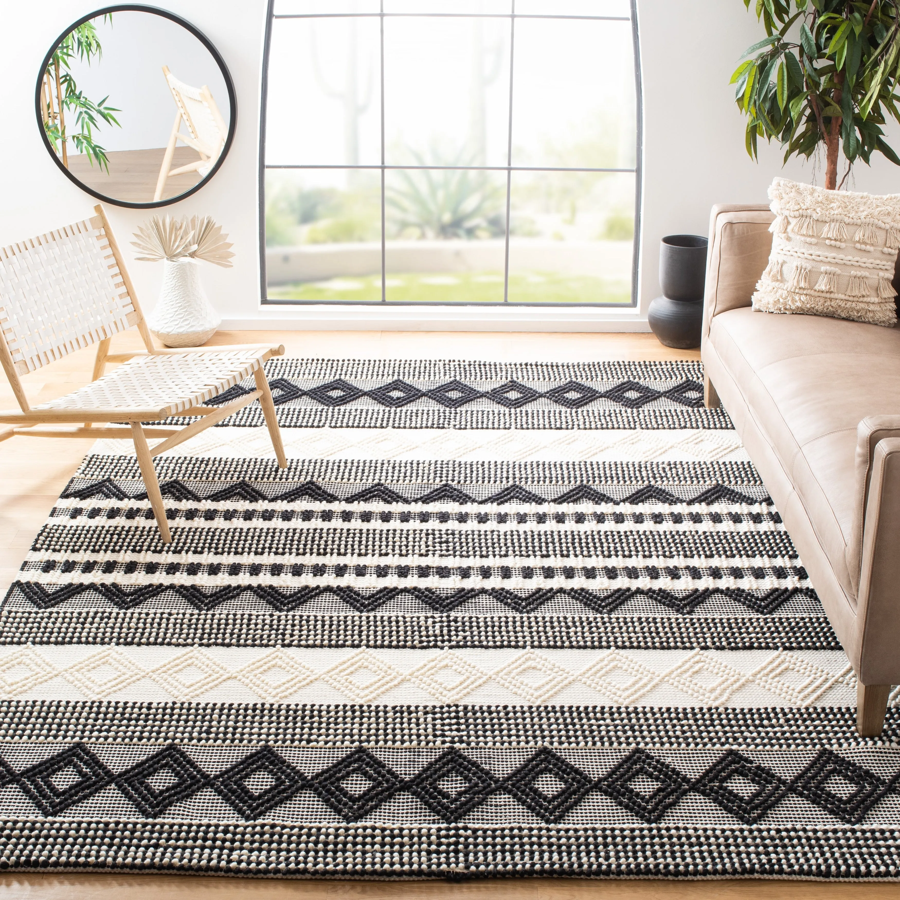 SAFAVIEH. Handmade Natura Paladia Wool Rug