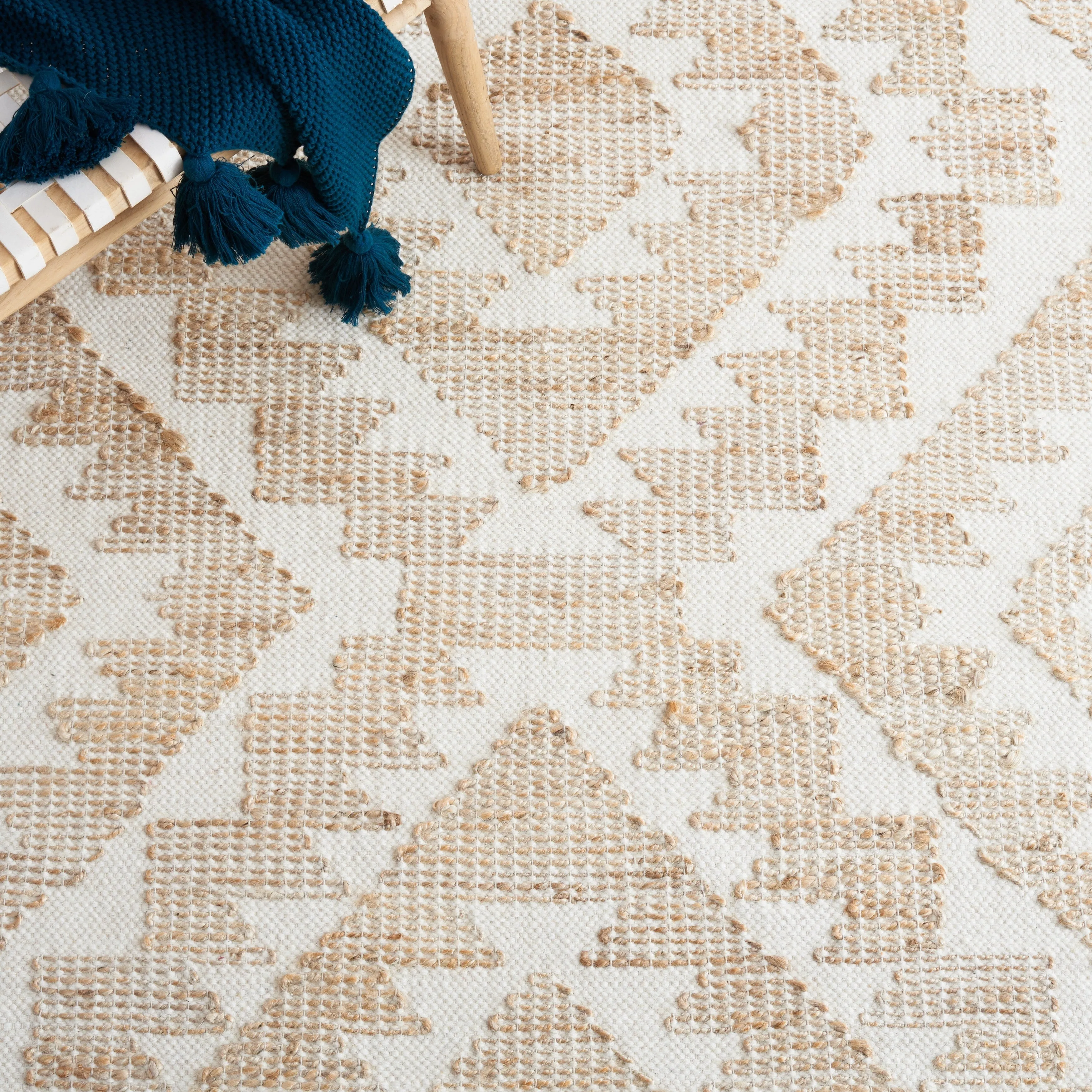 SAFAVIEH Handmade Natural Fiber Deepshikha Jute & Wool Rug