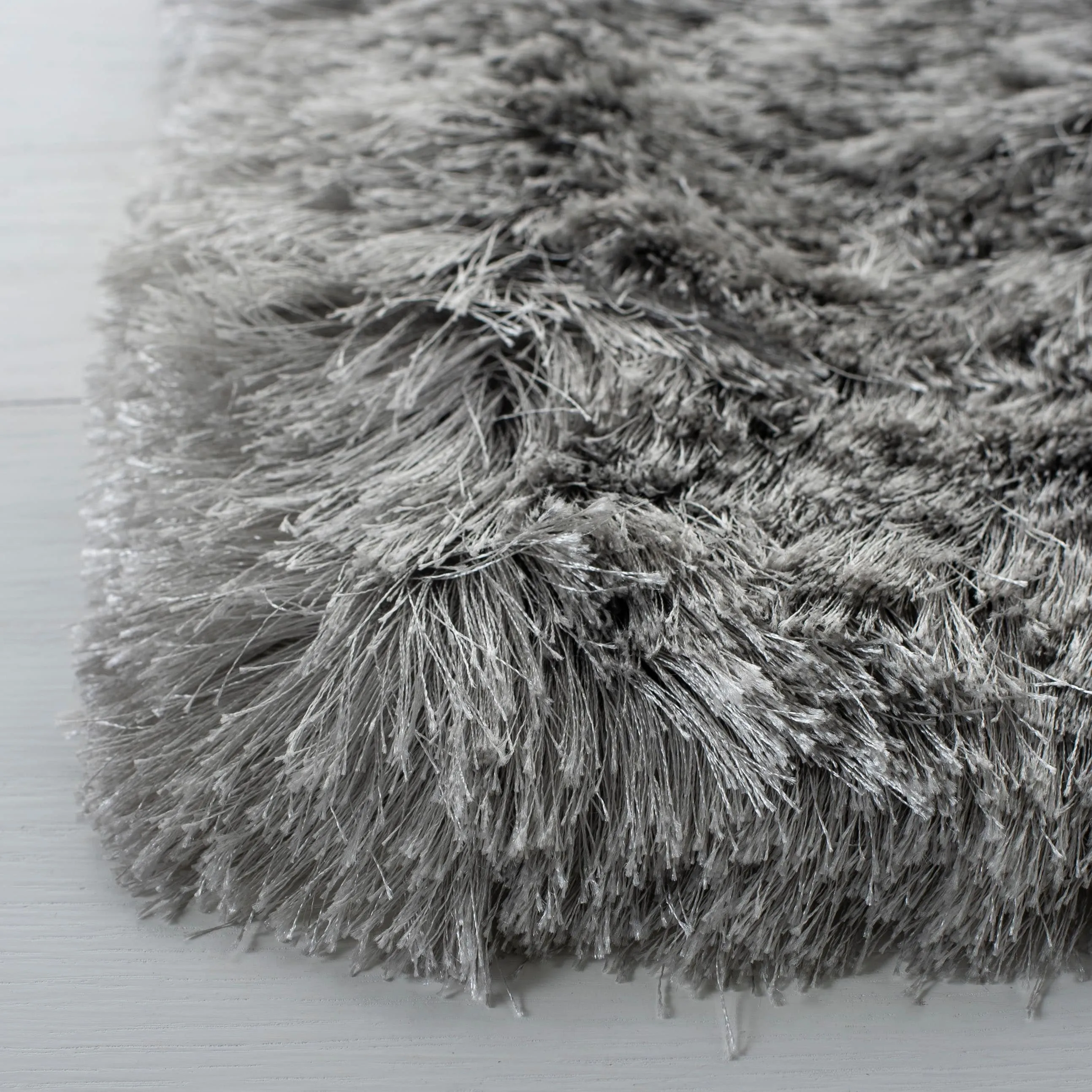 SAFAVIEH Handmade Ocean Shag Marilijn Glam 2.5-inch Thick Rug
