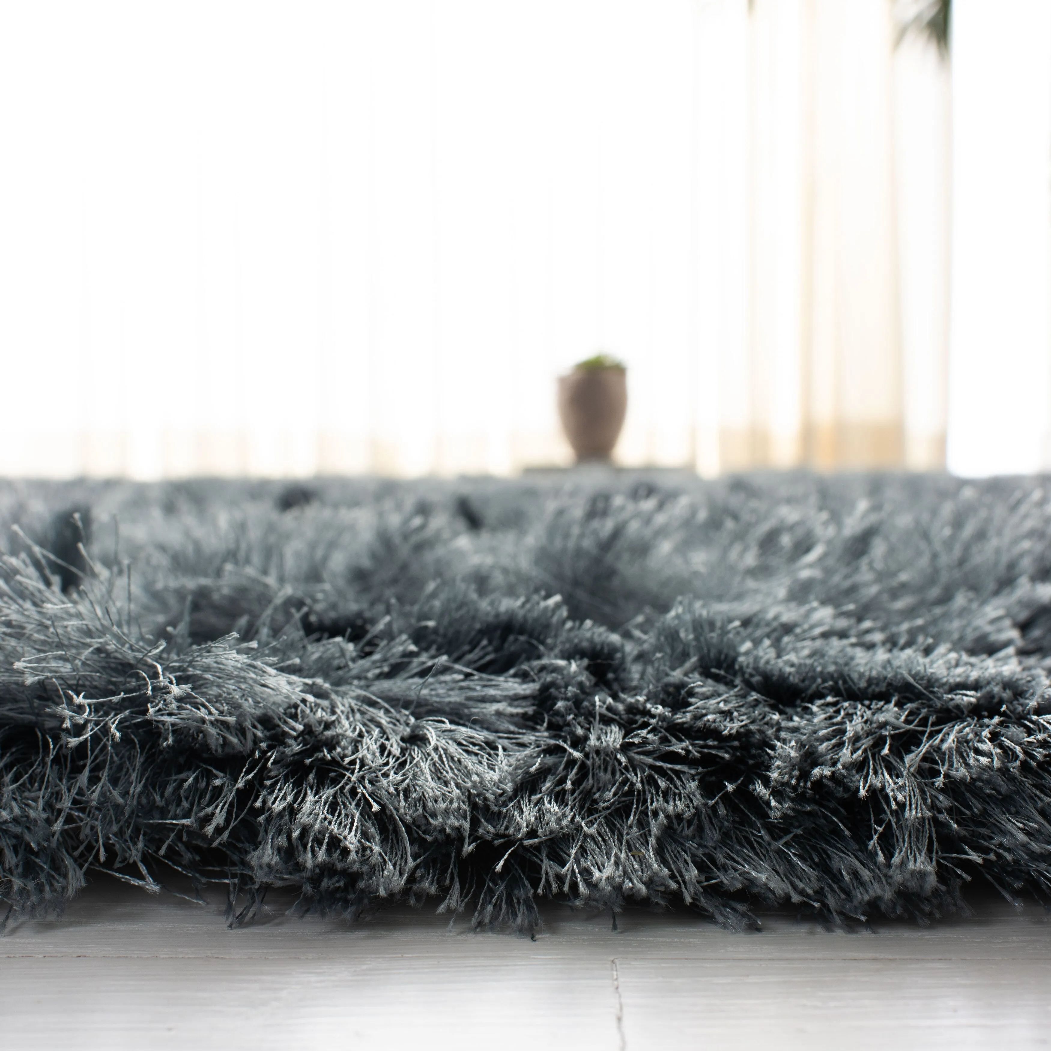 SAFAVIEH Handmade Ocean Shag Marilijn Glam 2.5-inch Thick Rug