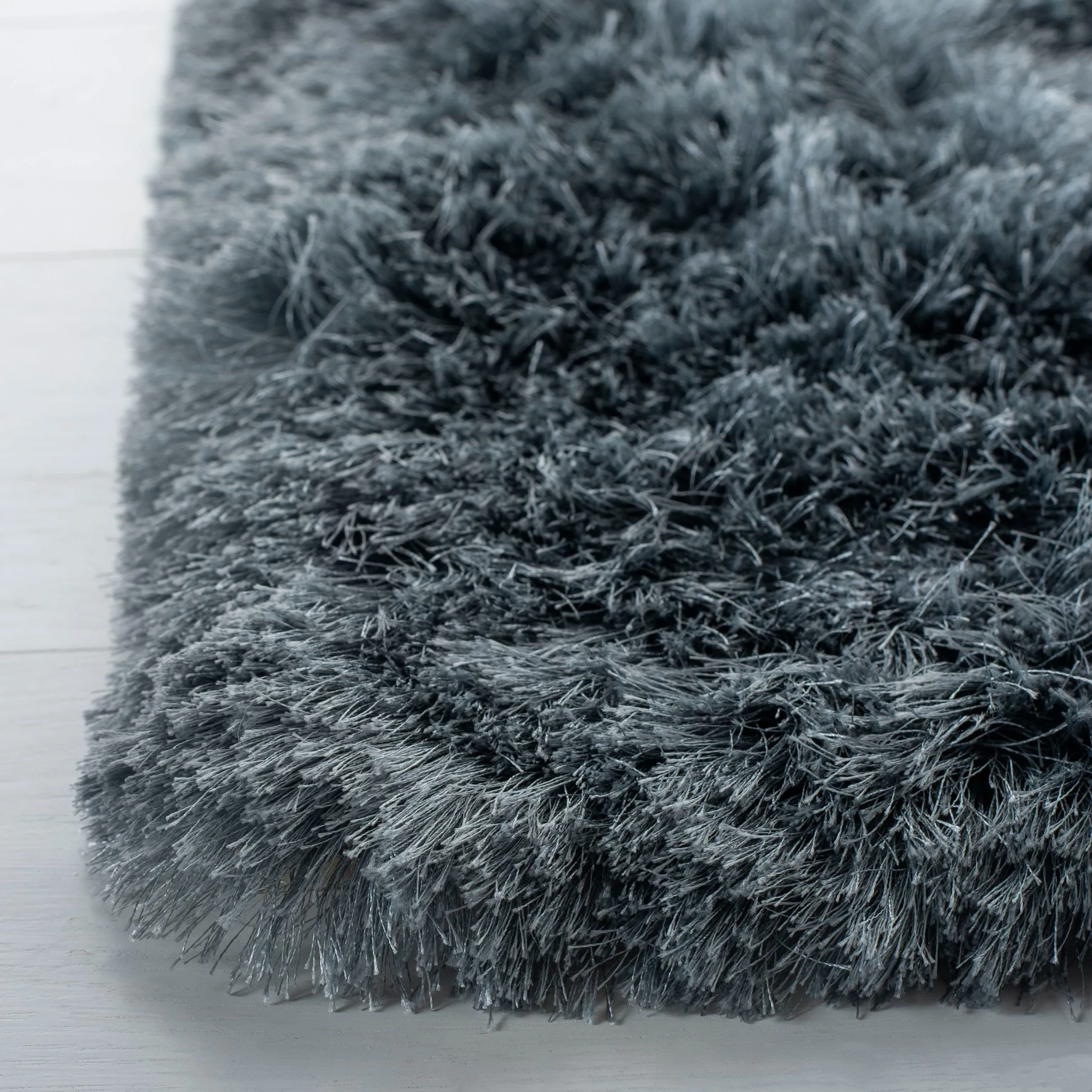 SAFAVIEH Handmade Ocean Shag Marilijn Glam 2.5-inch Thick Rug