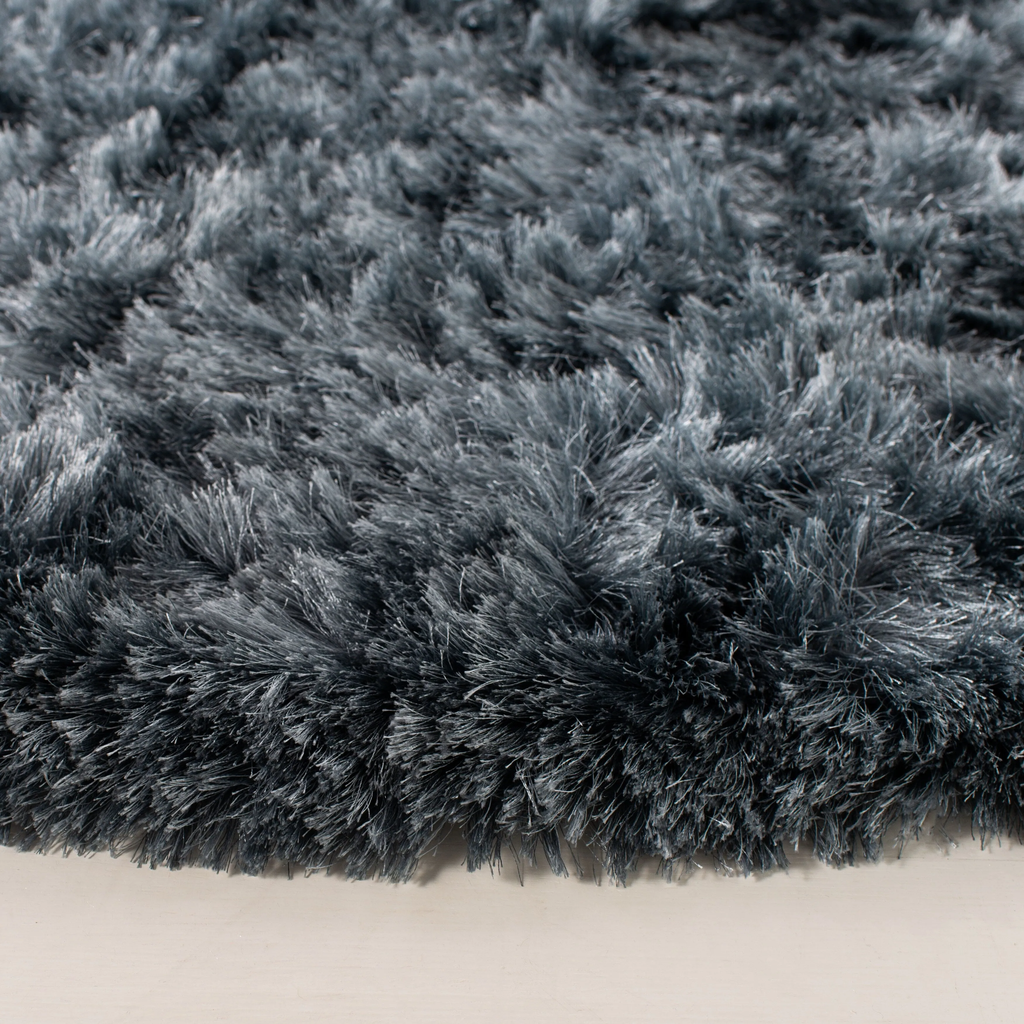 SAFAVIEH Handmade Ocean Shag Marilijn Glam 2.5-inch Thick Rug