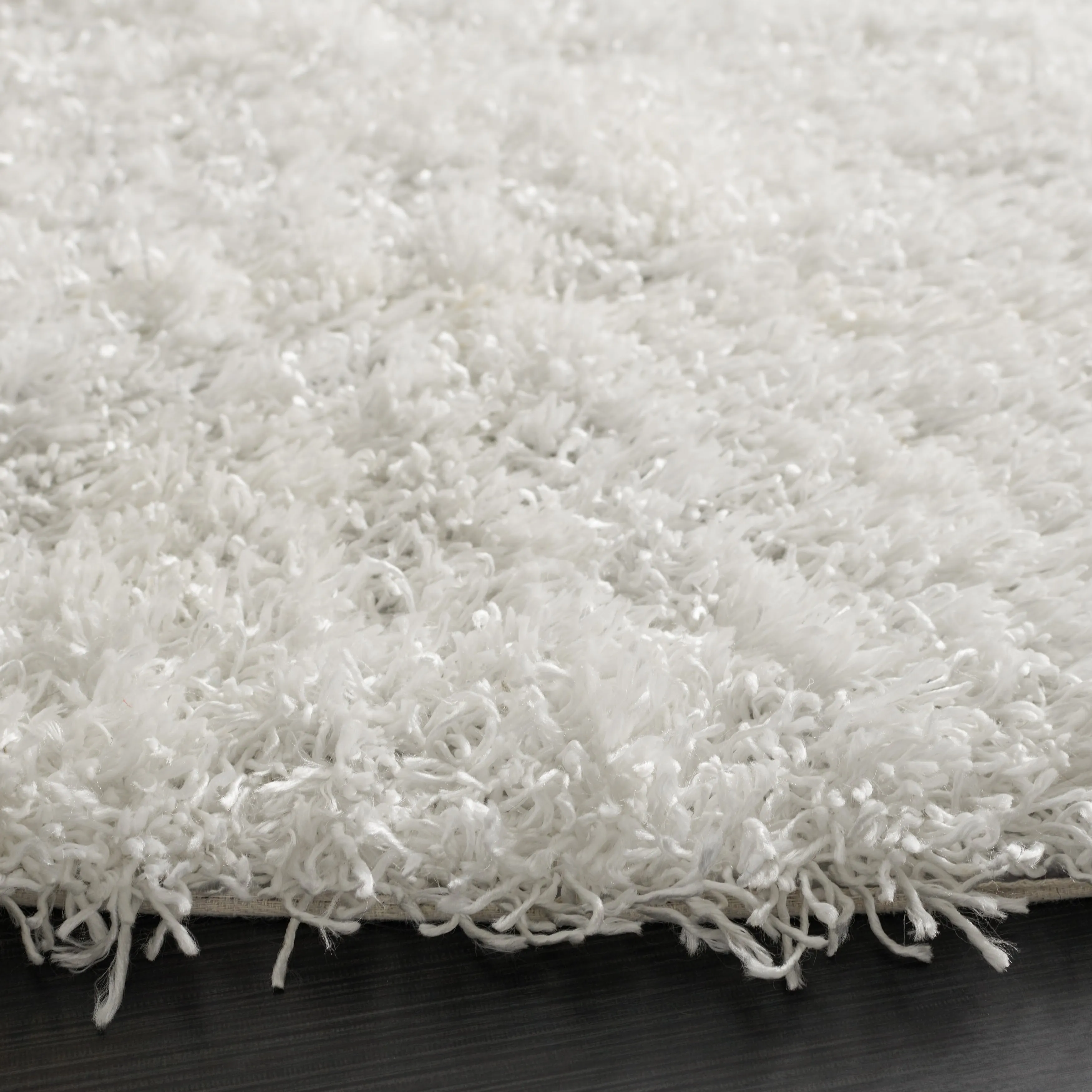 SAFAVIEH Handmade Rubi Shag Mevlide Solid Polyester Rug