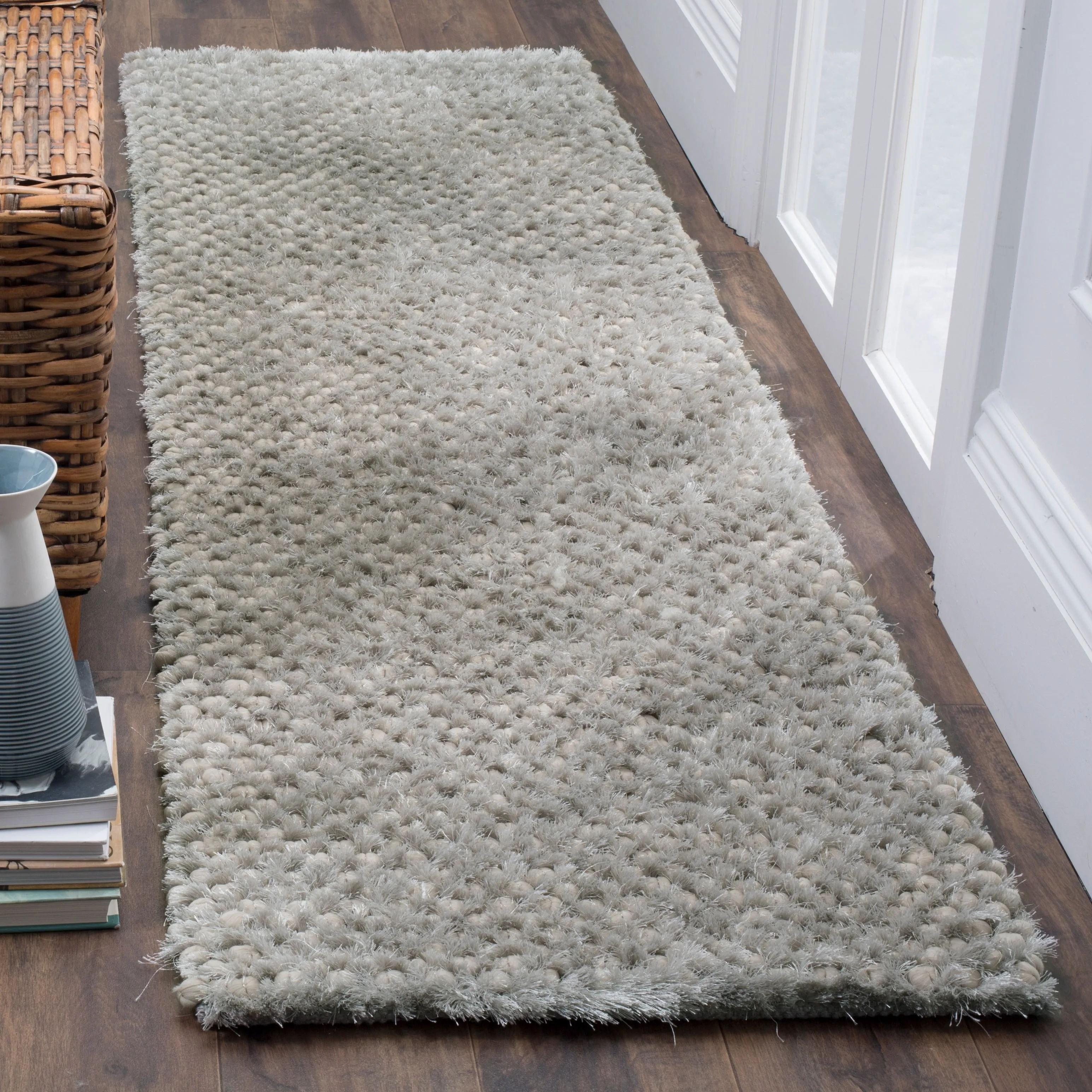 SAFAVIEH Handmade Saint Shantell Shag Yuiko Solid Polyester Rug