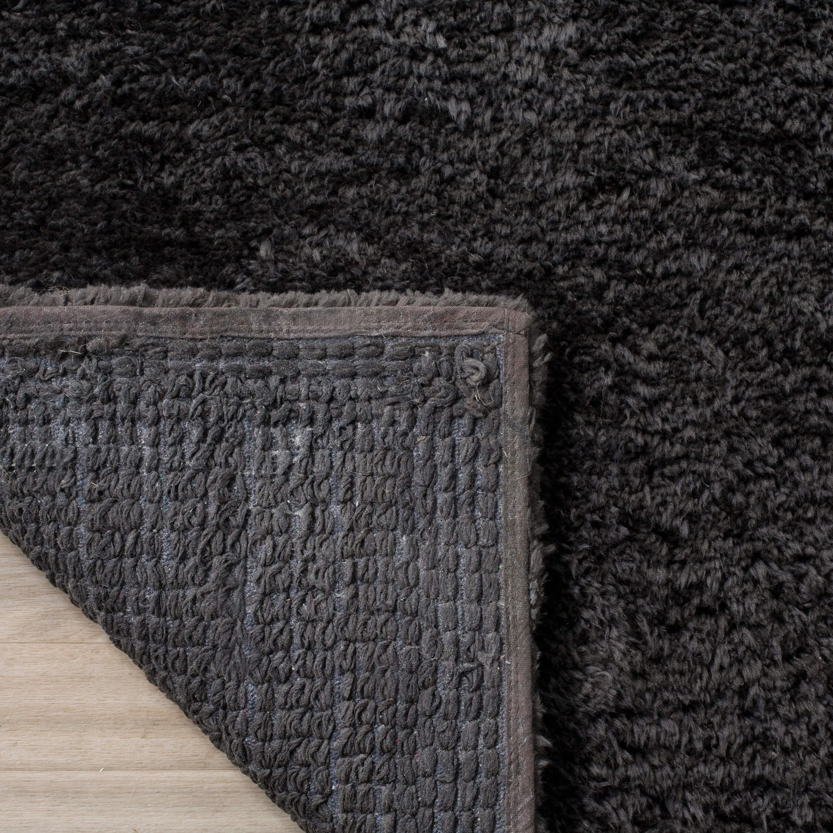 SAFAVIEH Handmade Sheep Shag Dochia Solid Polyester Rug