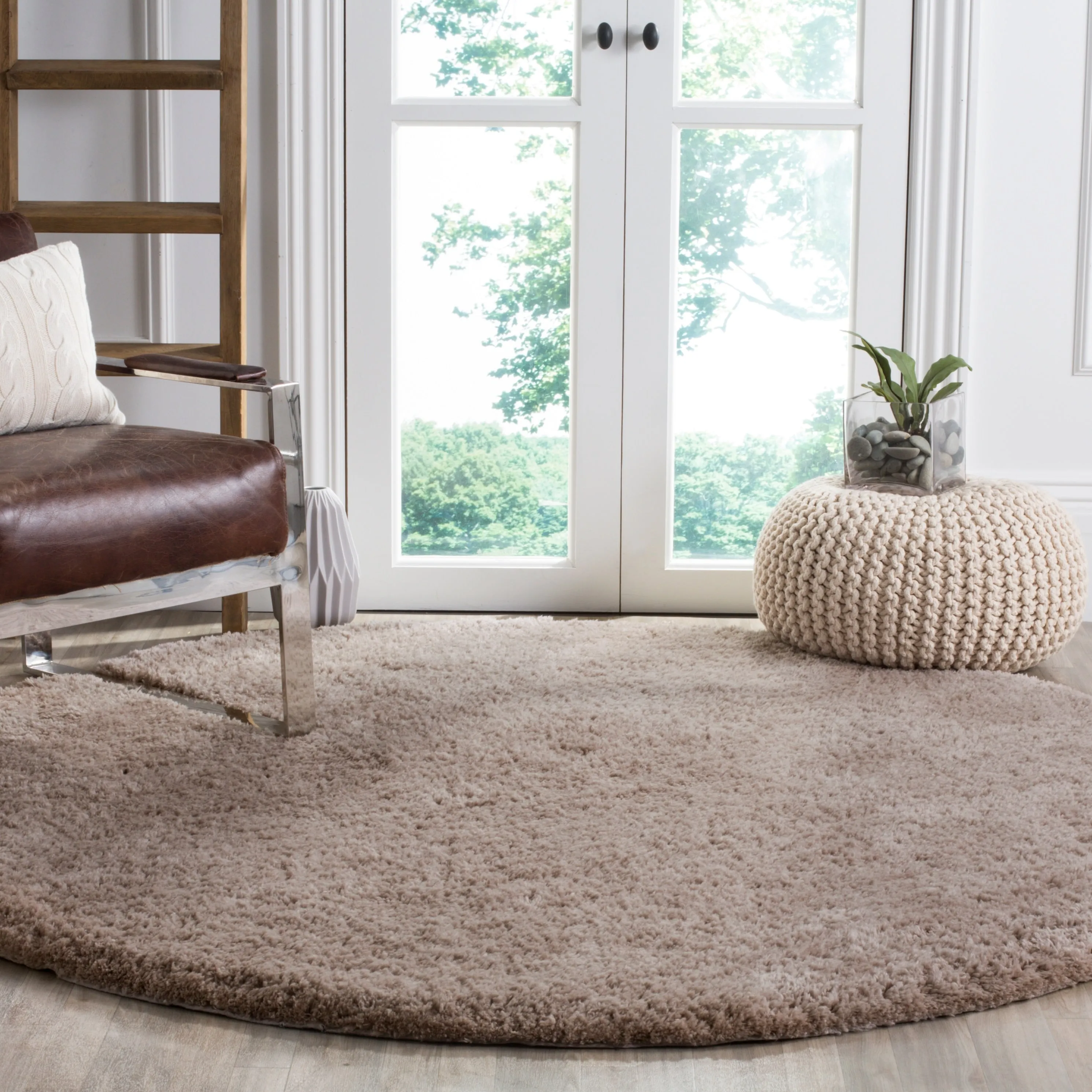 SAFAVIEH Handmade Sheep Shag Dochia Solid Polyester Rug