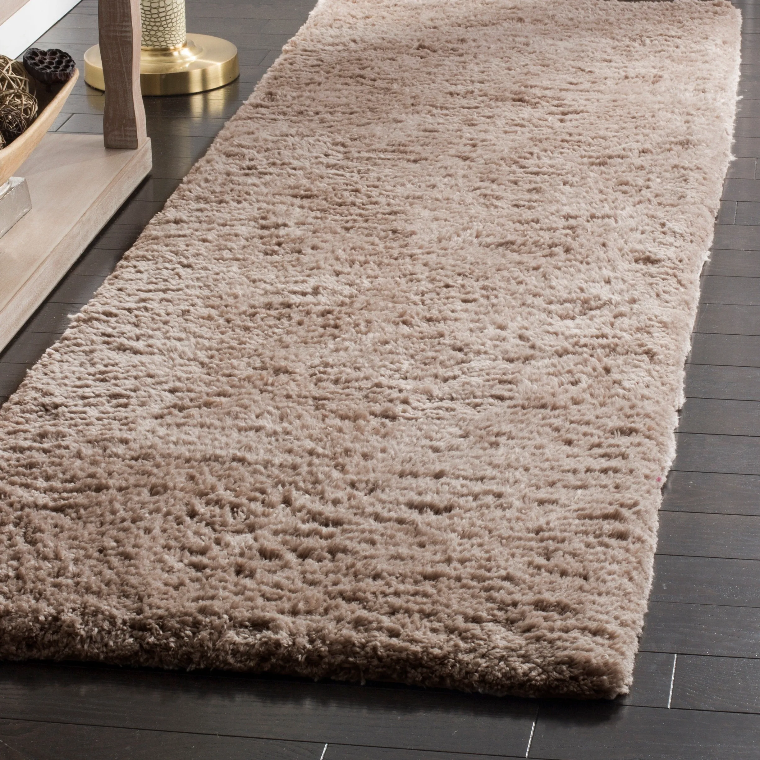SAFAVIEH Handmade Sheep Shag Dochia Solid Polyester Rug