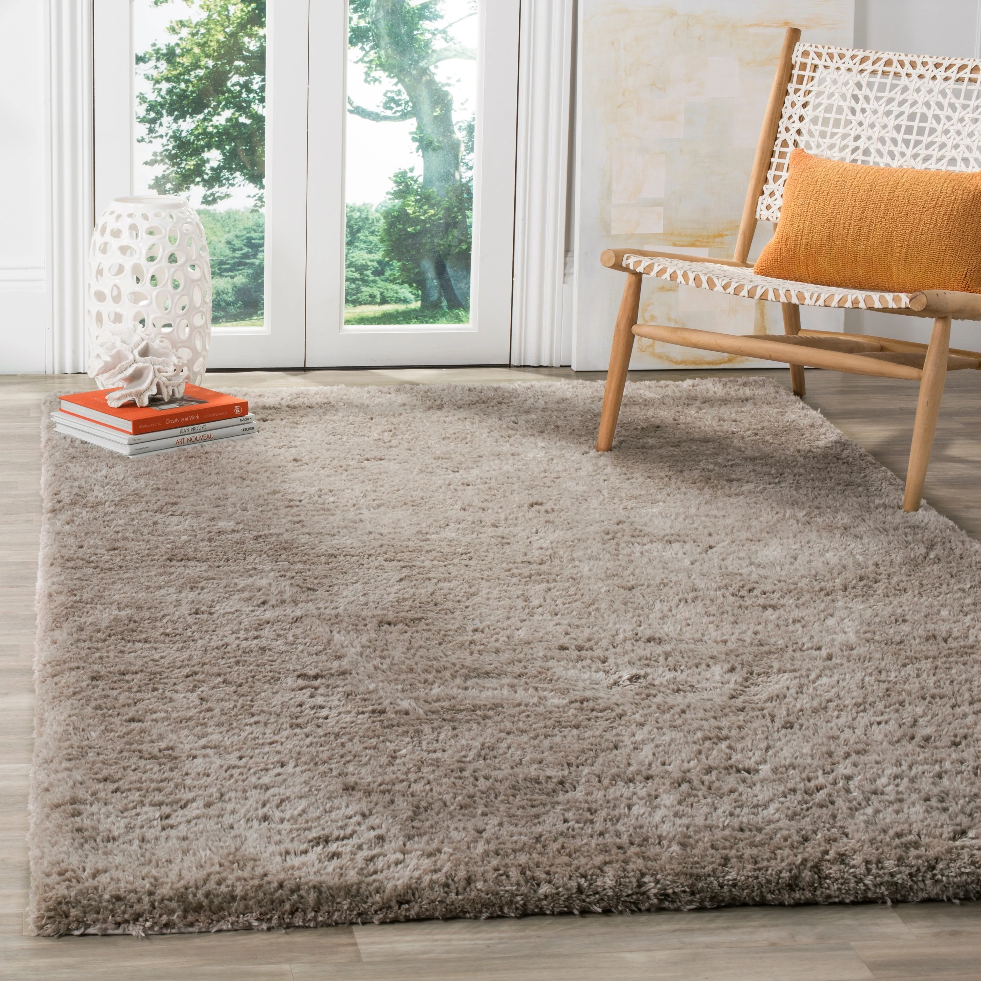 SAFAVIEH Handmade Sheep Shag Dochia Solid Polyester Rug