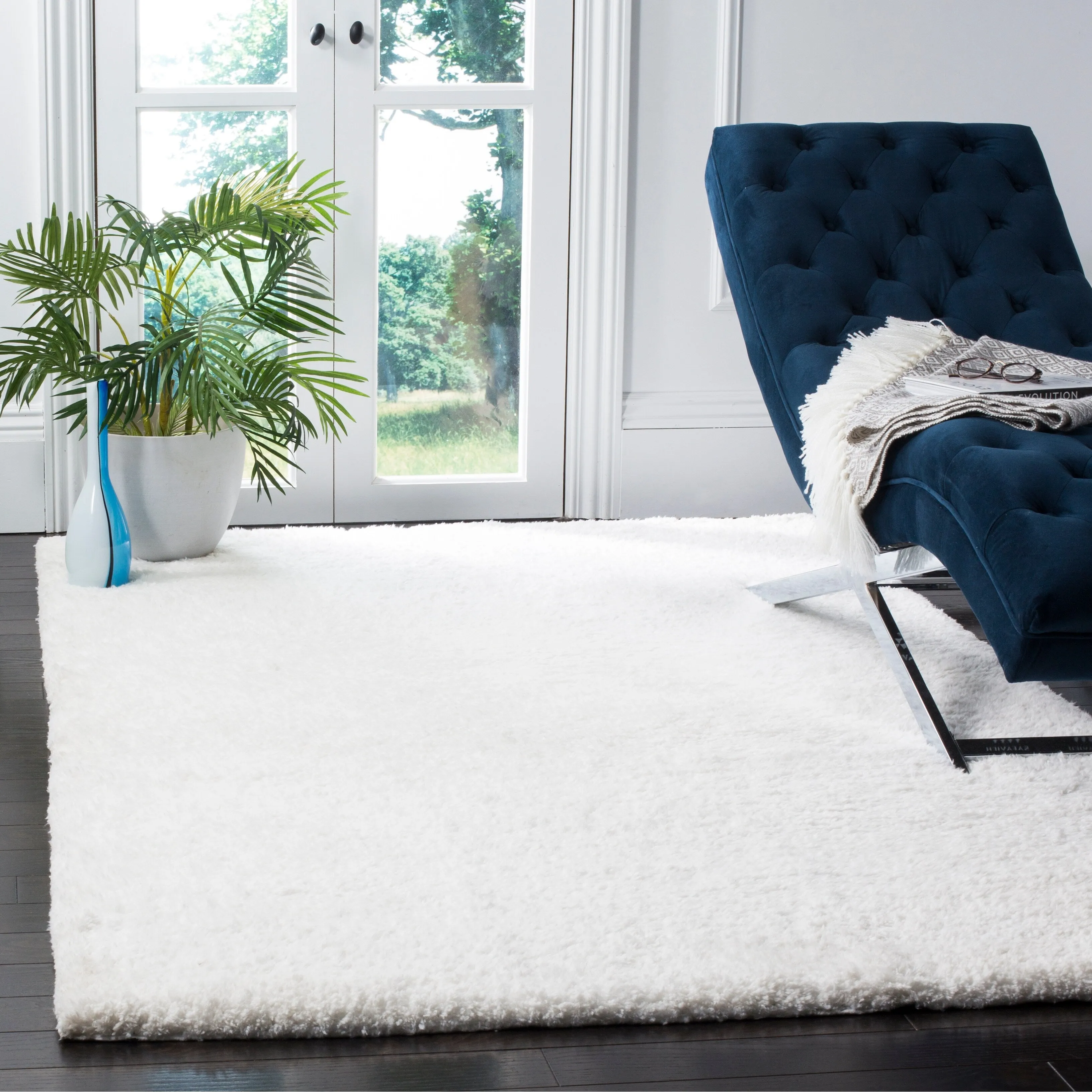 SAFAVIEH Handmade Sheep Shag Dochia Solid Polyester Rug