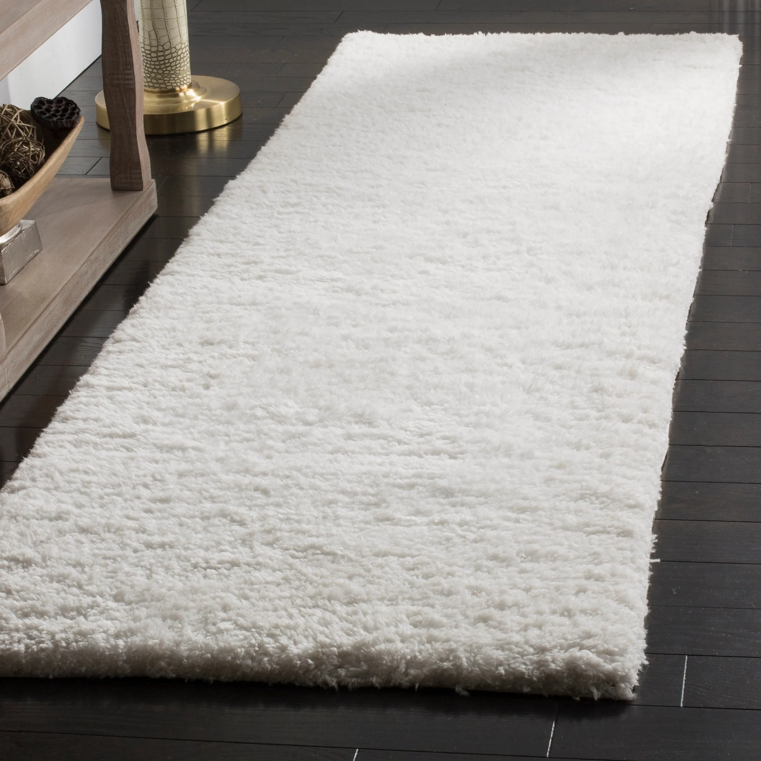 SAFAVIEH Handmade Sheep Shag Dochia Solid Polyester Rug