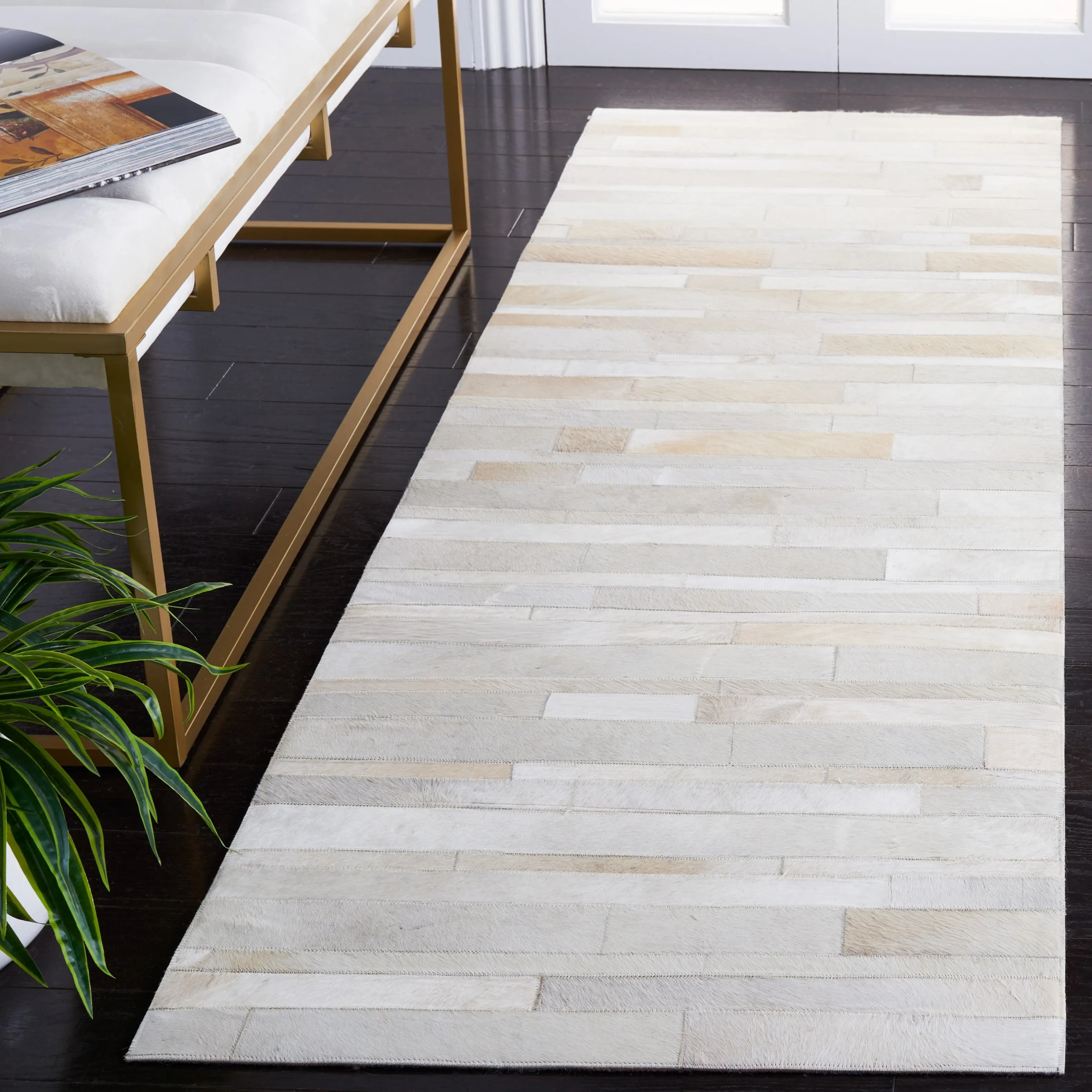 SAFAVIEH Handmade Studio Leather Daniele Natural Hide Leather Rug