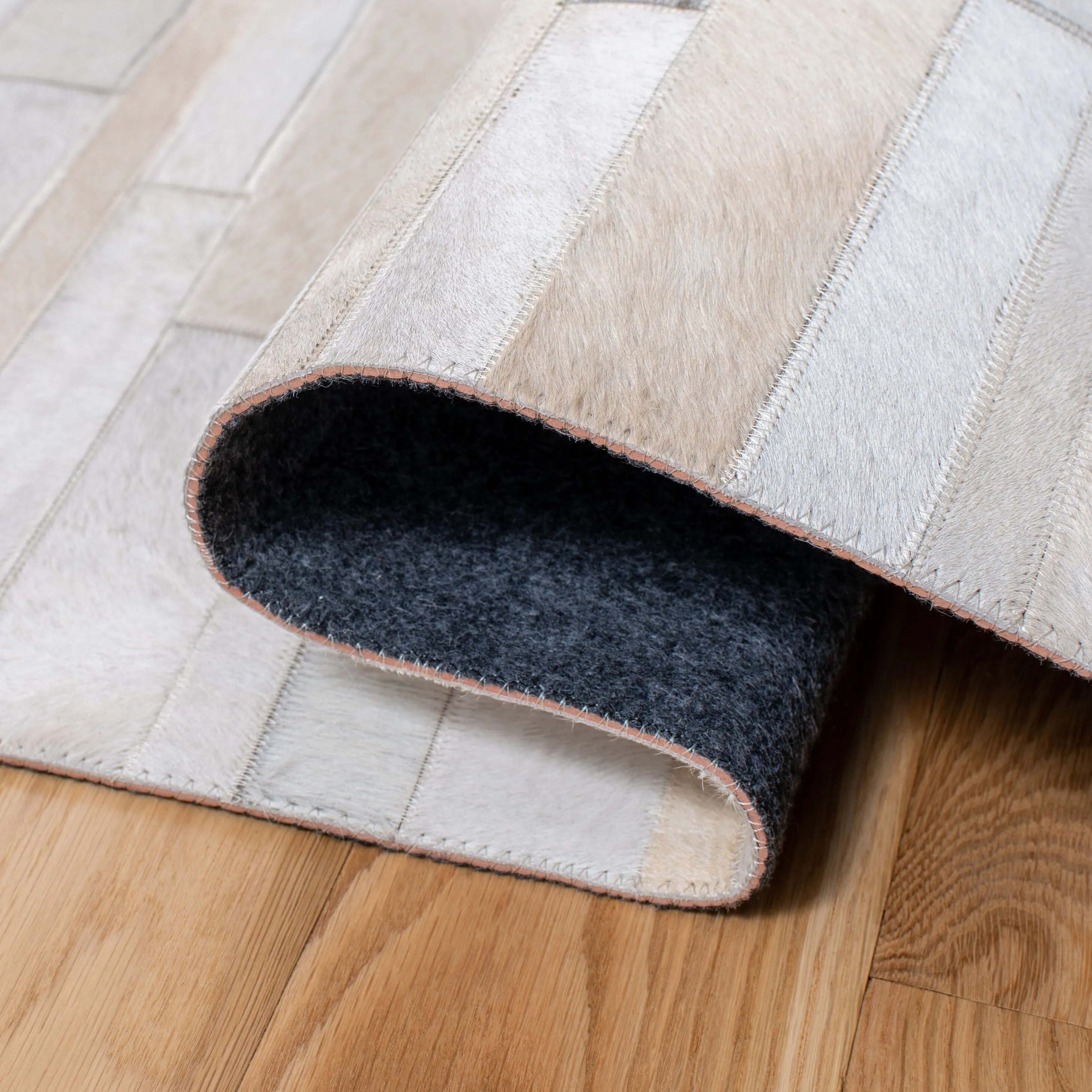 SAFAVIEH Handmade Studio Leather Daniele Natural Hide Leather Rug