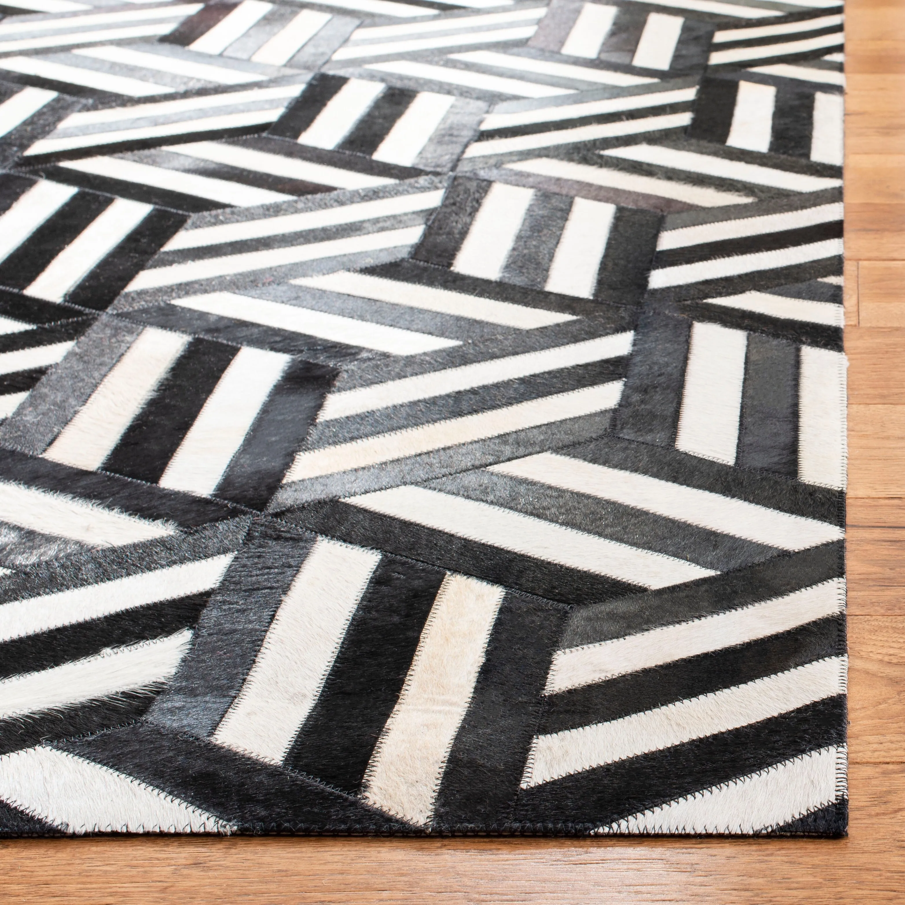 SAFAVIEH Handmade Studio Leather Farrah Modern Leather Rug