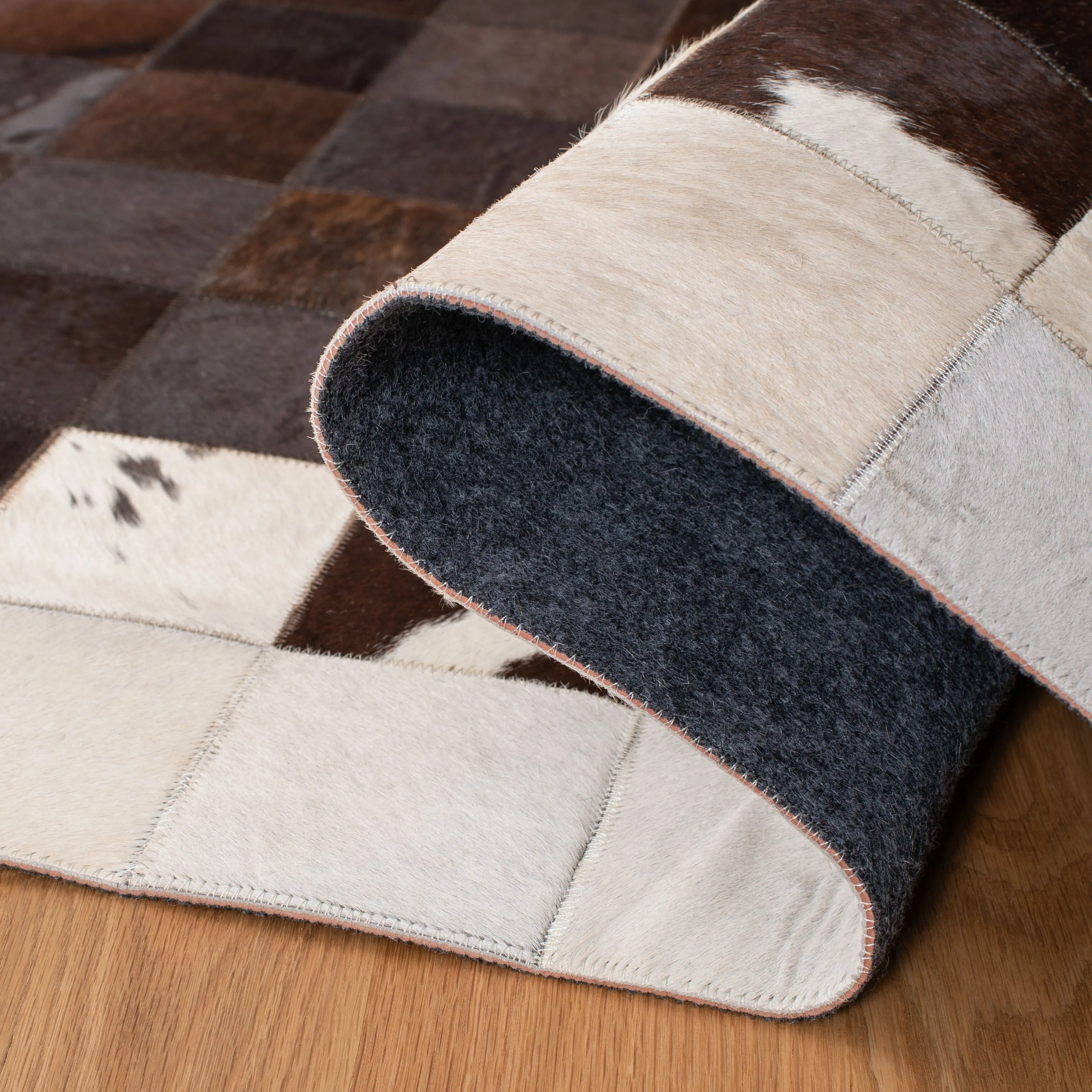 SAFAVIEH Handmade Studio Leather Haley Natural Hide Leather Rug