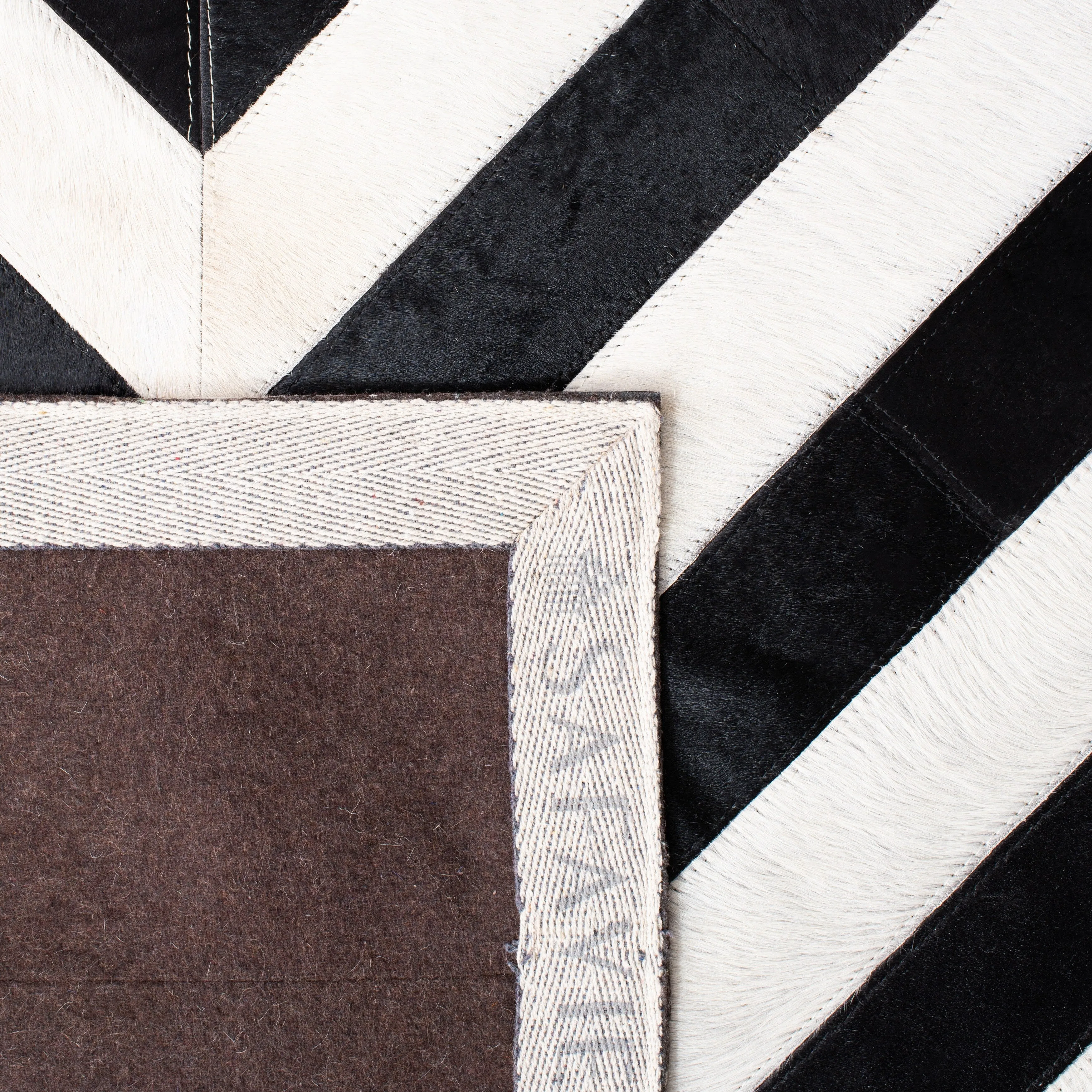 SAFAVIEH Handmade Studio Leather Khalilah Modern Leather Rug