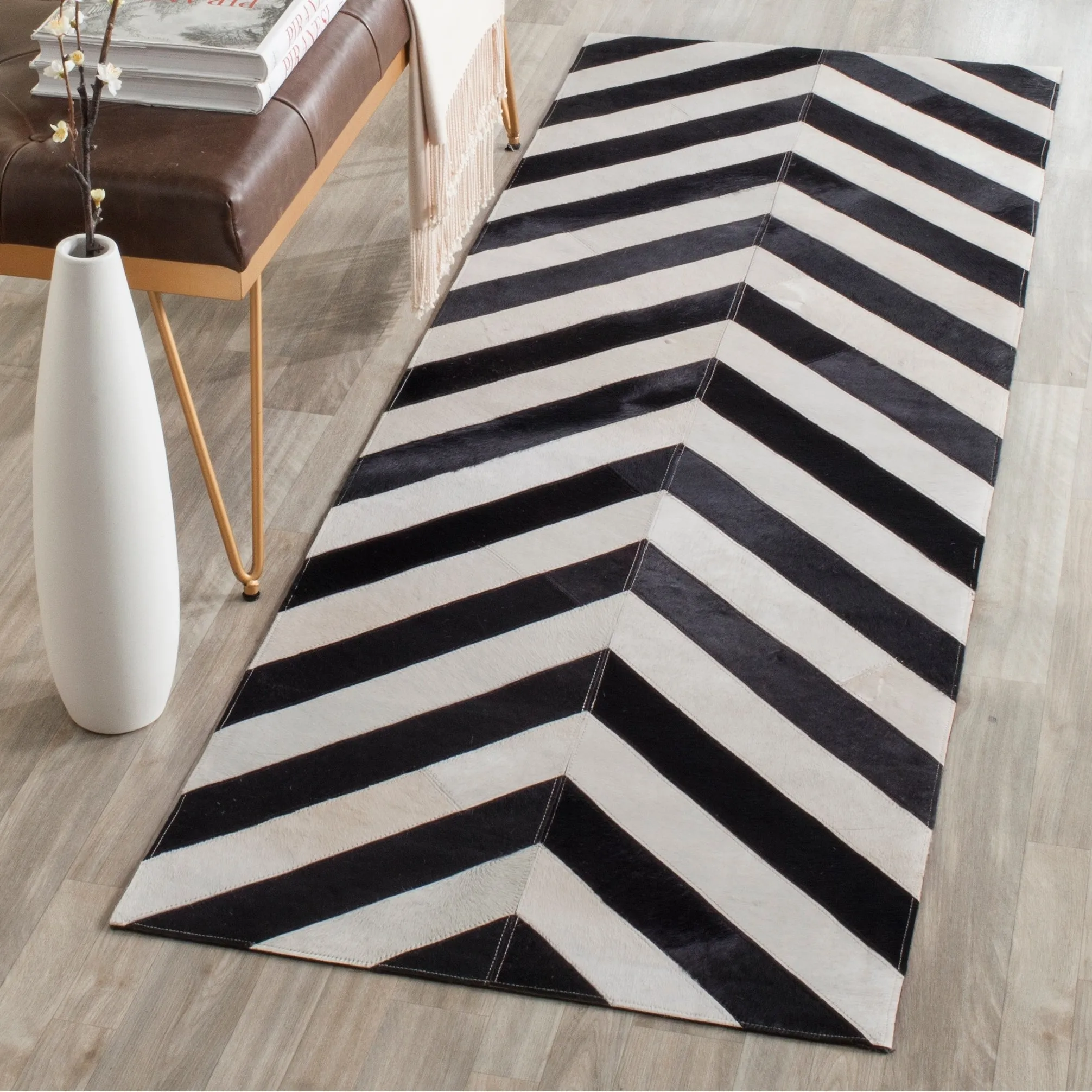 SAFAVIEH Handmade Studio Leather Khalilah Modern Leather Rug