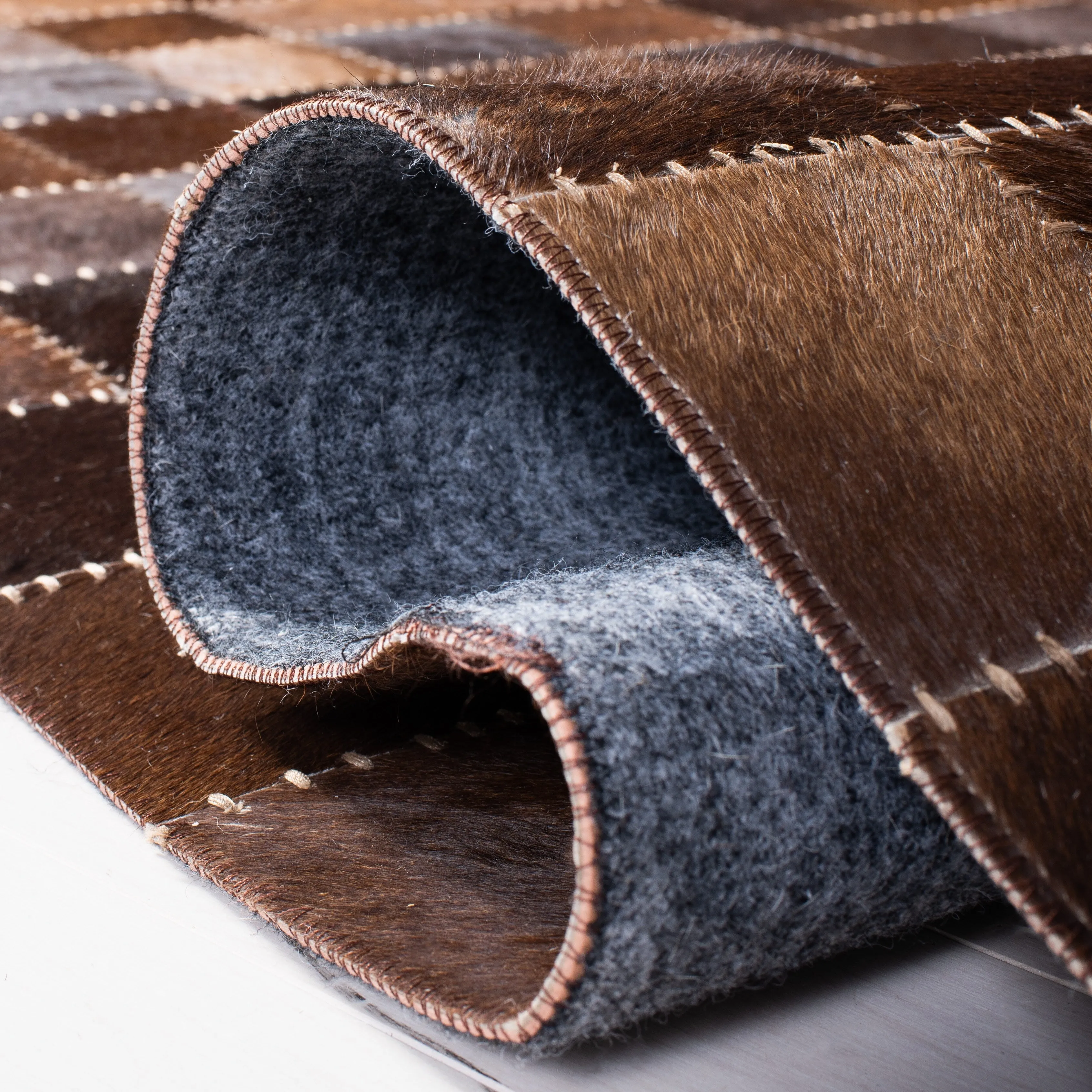 SAFAVIEH Handmade Studio Leather Luciana Natural Hide Leather Rug