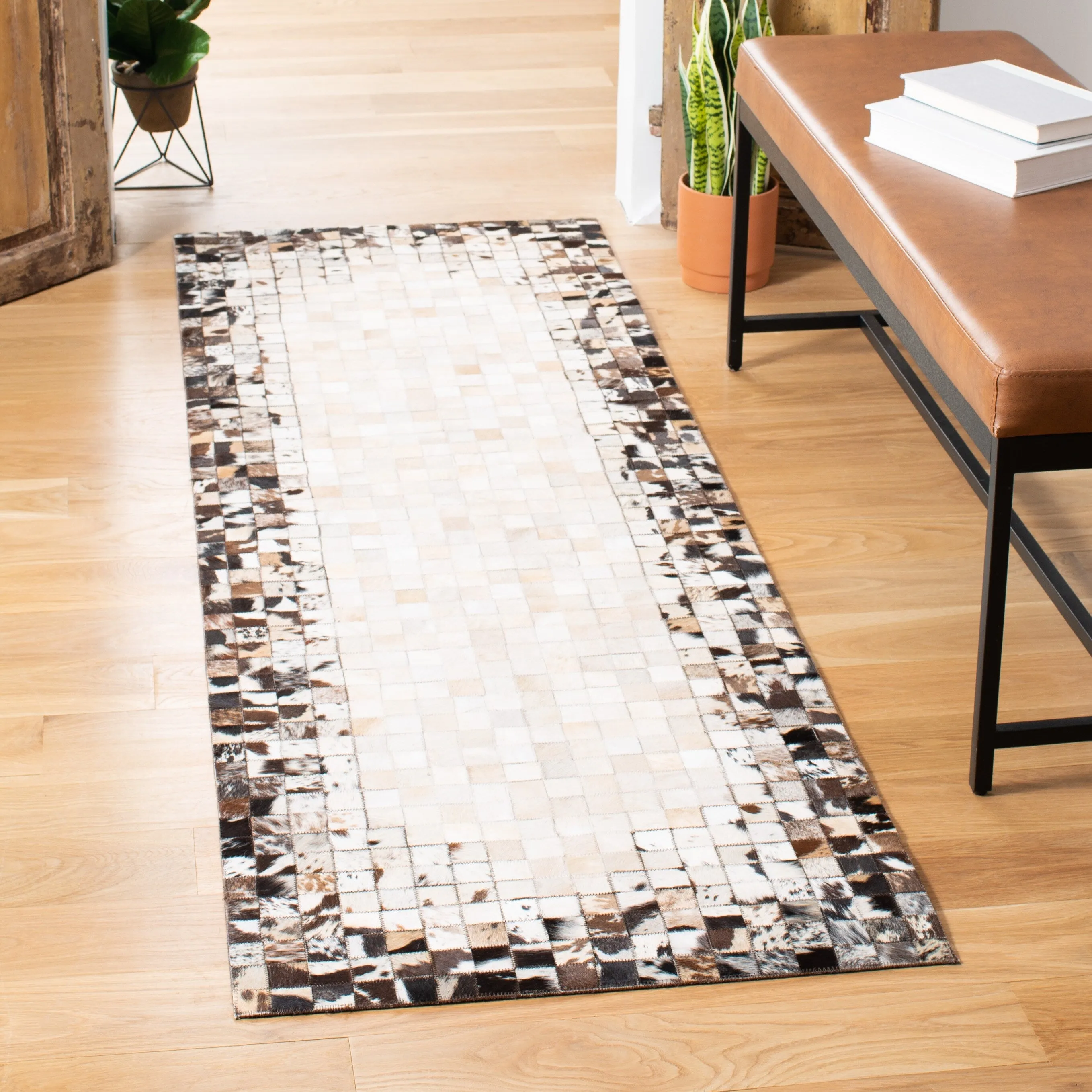 SAFAVIEH Handmade Studio Leather Mistie Natural Hide Leather Rug